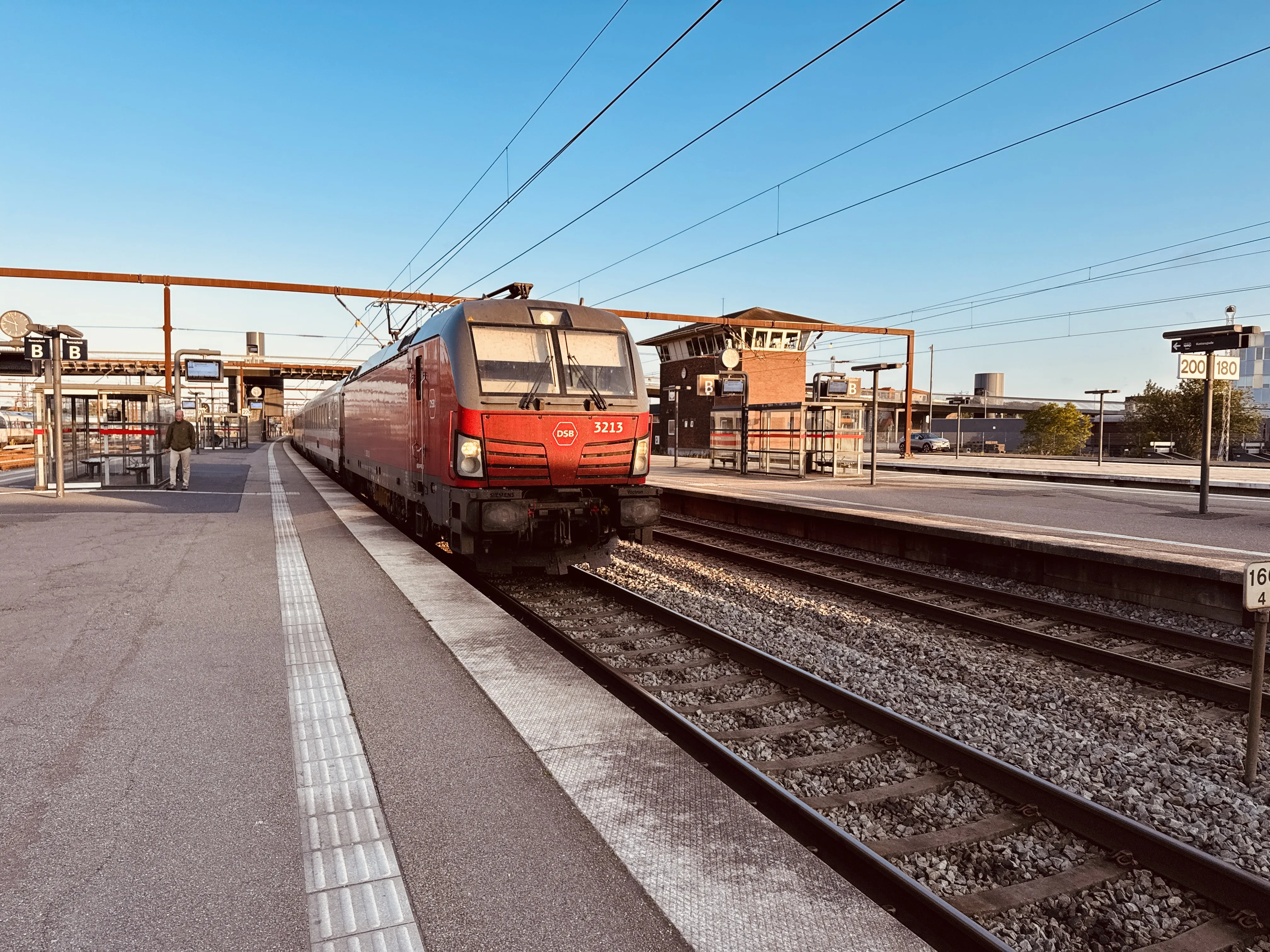 Billede af DSB EB 3213 fotograferet ud for Odense Banegård Center. Billede af DSB EB 3213 fotograferet ud for Odense Banegård Center.