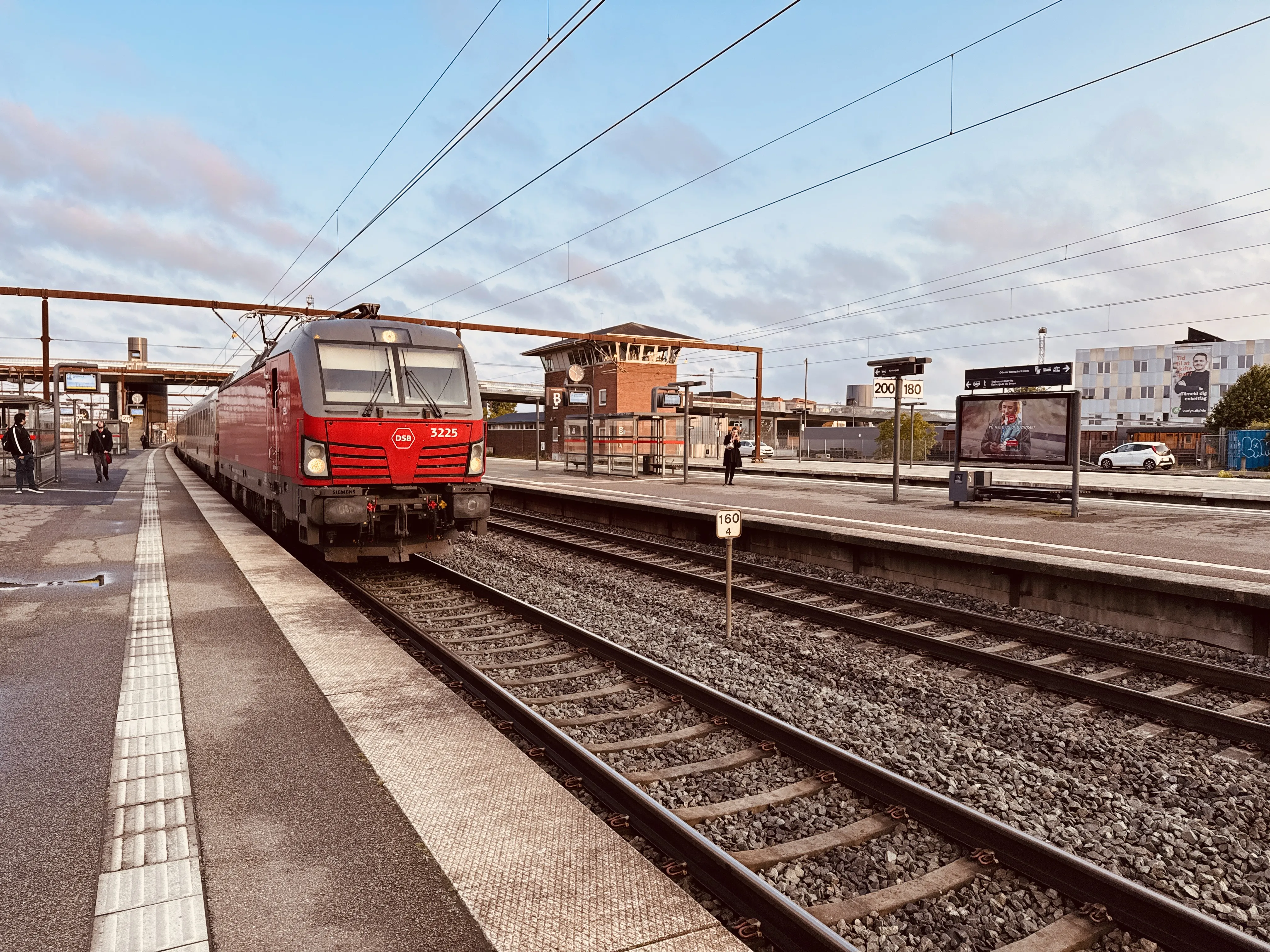 Billede af DSB EB 3225 fotograferet ud for Odense Banegård Center. Billede af DSB EB 3225 fotograferet ud for Odense Banegård Center.