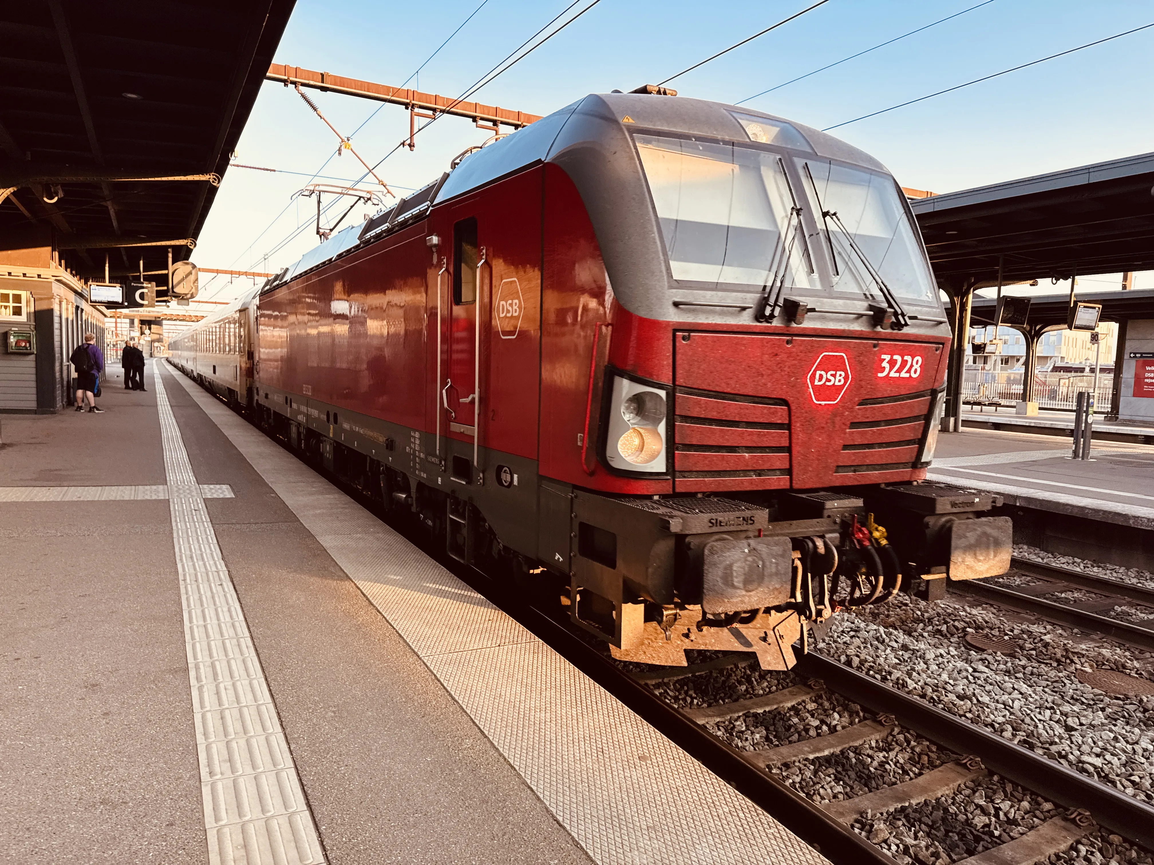 Billede af DSB EB 3228 fotograferet ud for Odense Banegård Center.