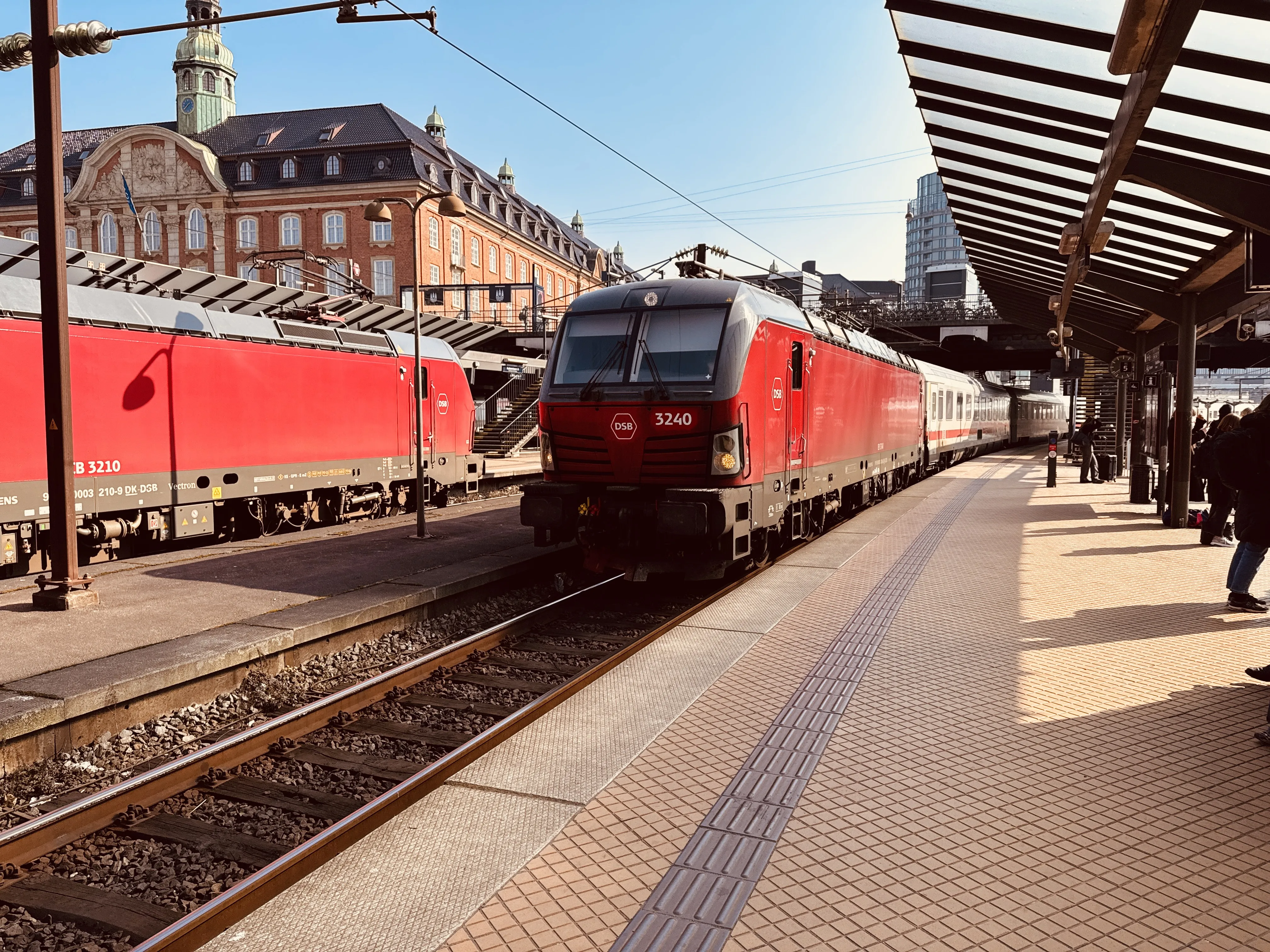 Billede af DSB EB 3240 fotograferet ud for København Hovedbanegård.