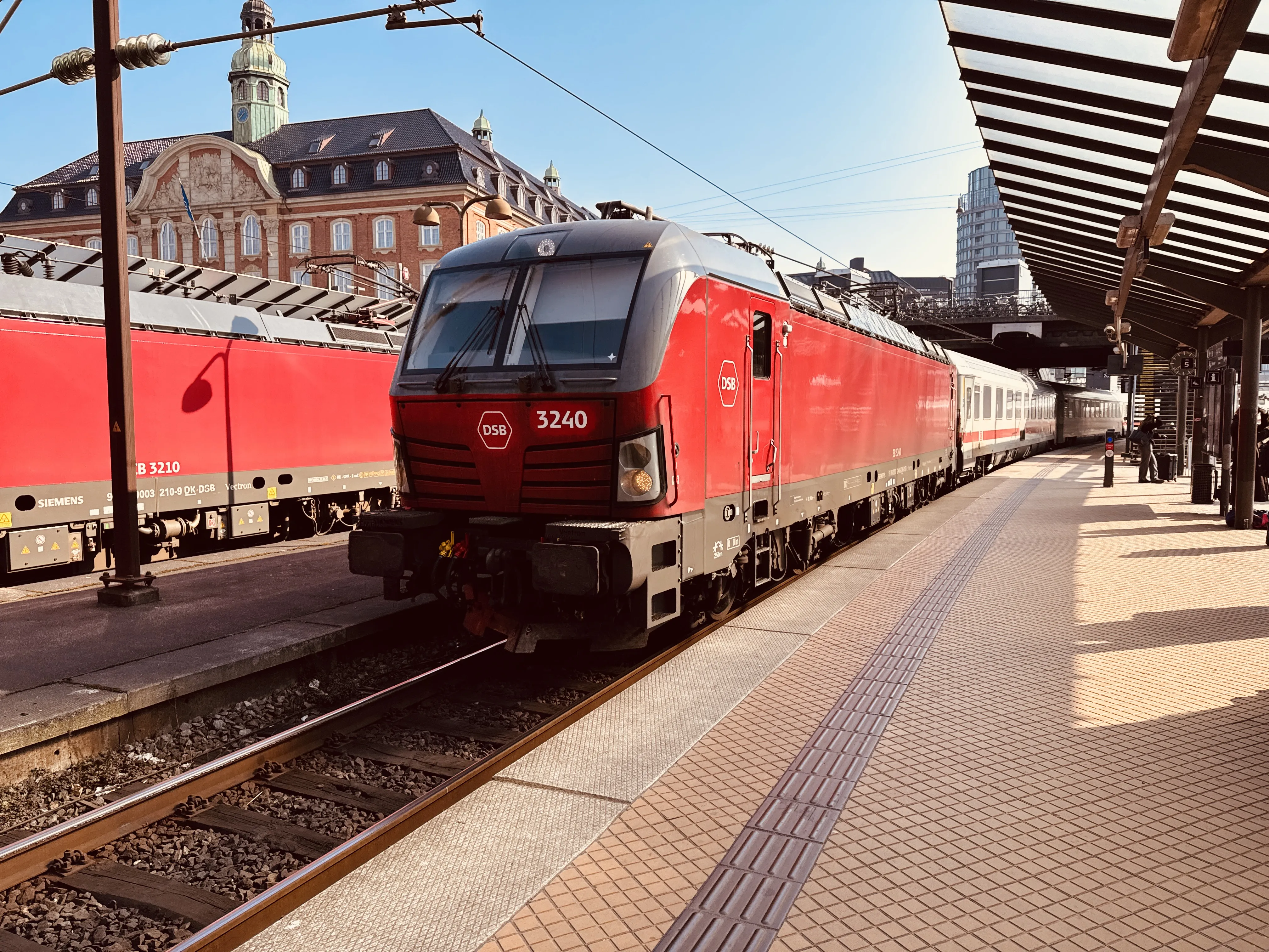 Billede af DSB EB 3240 fotograferet ud for København Hovedbanegård.