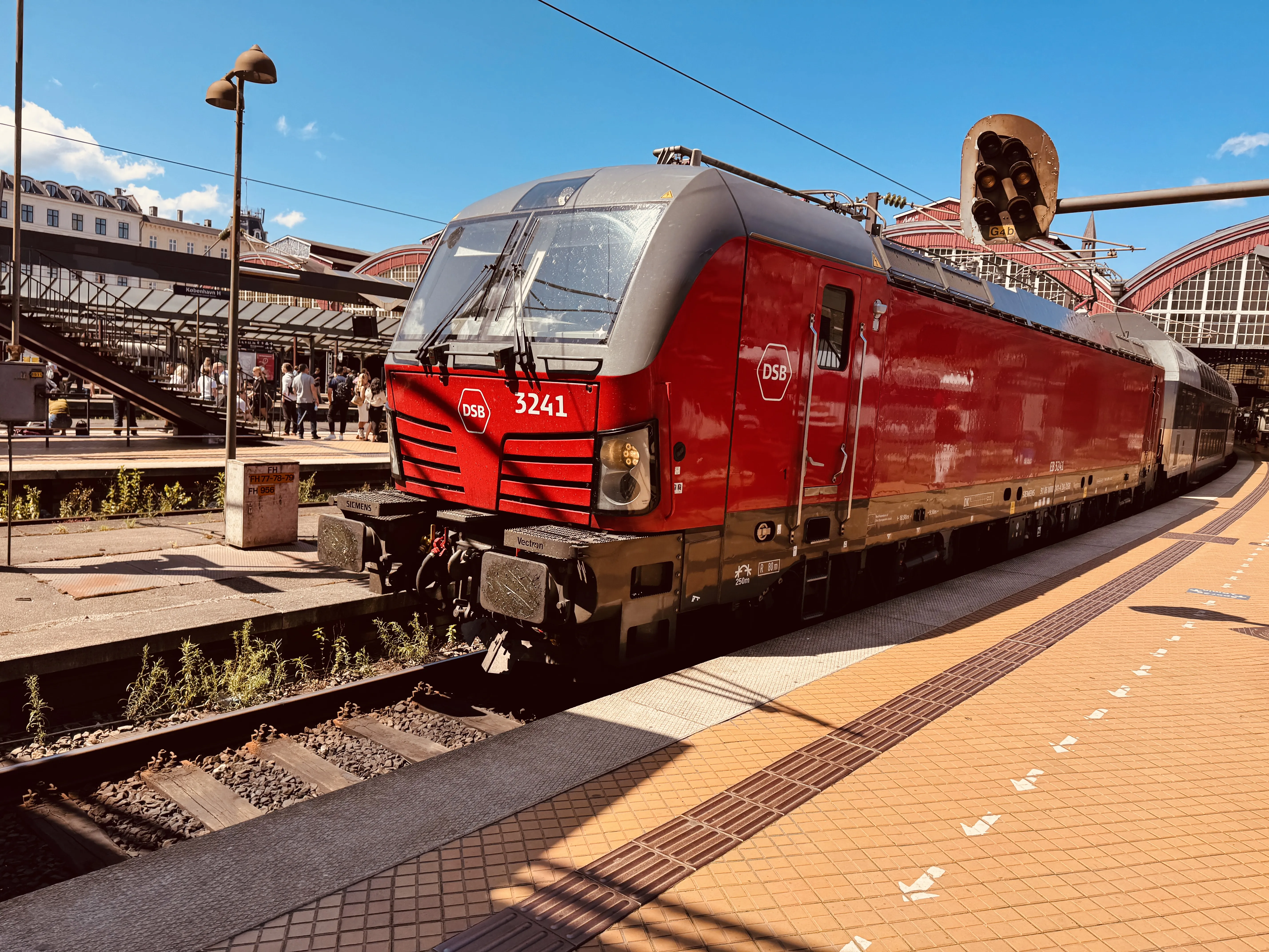 Billede af DSB EB 3241 fotograferet ud for København Hovedbanegård. Billede af DSB EB 3241 fotograferet ud for København Hovedbanegård.