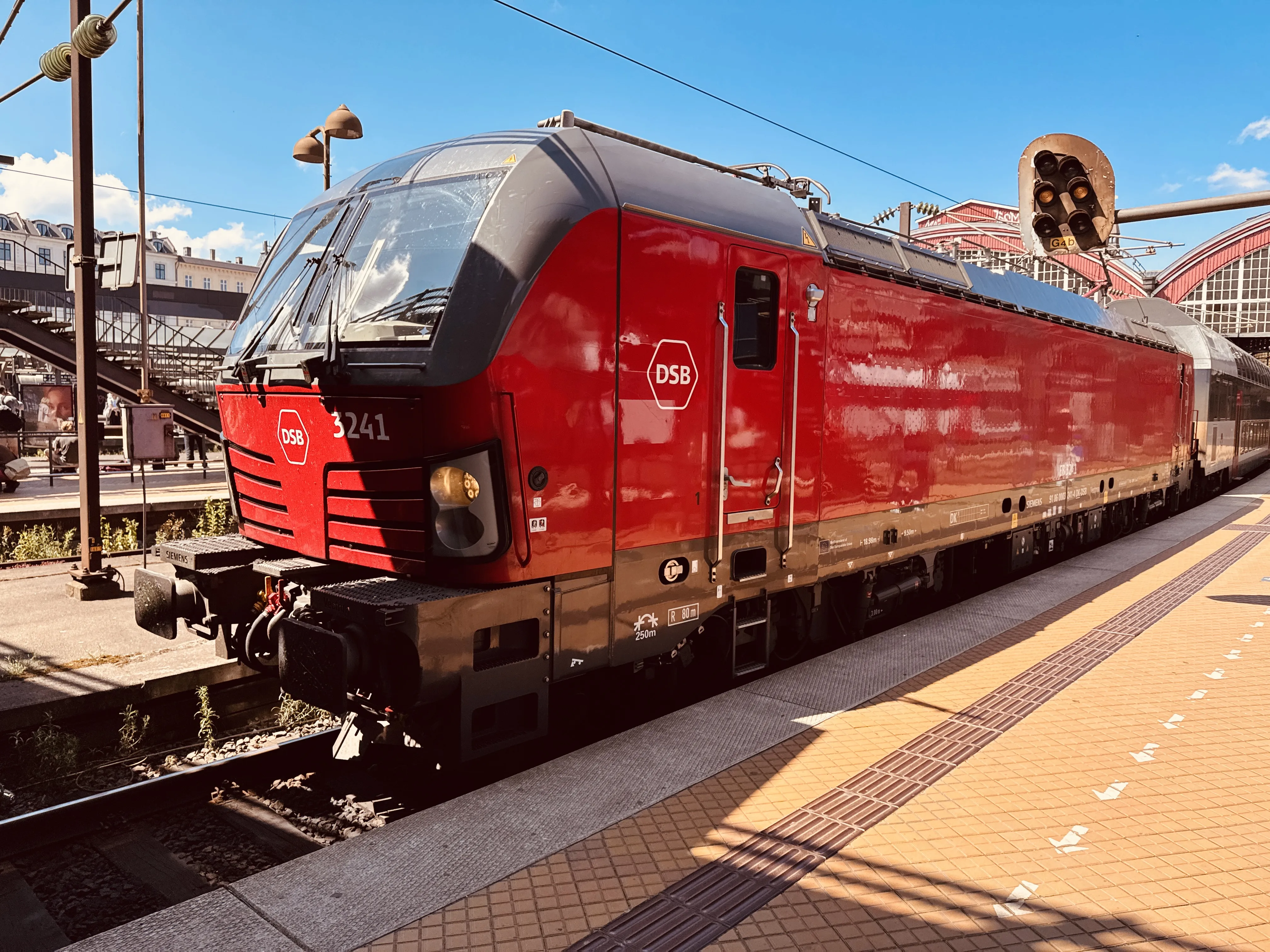 Billede af DSB EB 3241 fotograferet ud for København Hovedbanegård. Billede af DSB EB 3241 fotograferet ud for København Hovedbanegård.