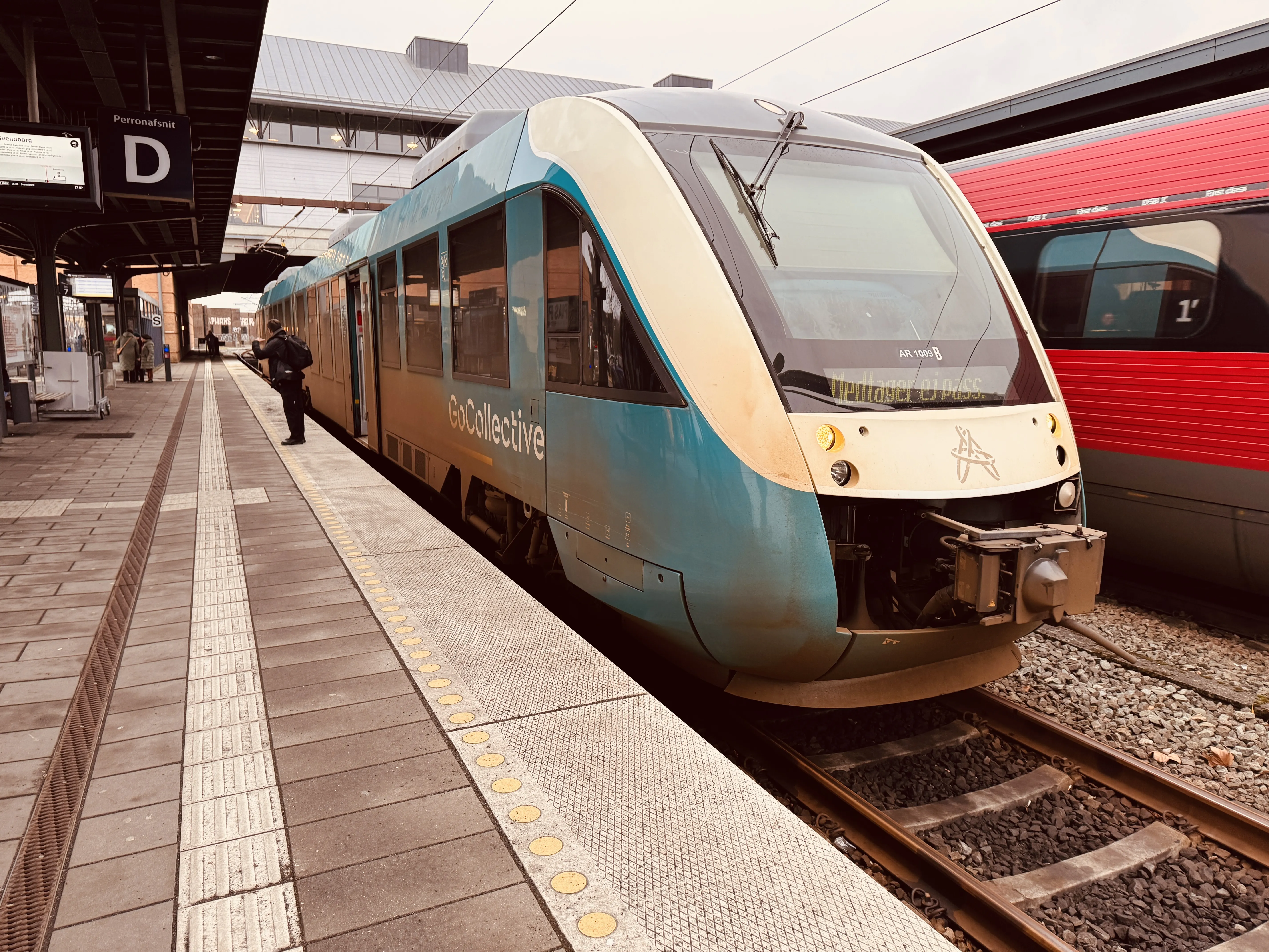 Billede af GoCollective AR 1009, tidligere ARRIVA AR 1009 fotograferet ud for Odense Banegård Center. Billede af GoCollective AR 1009, tidligere ARRIVA AR 1009 fotograferet ud for Odense Banegård Center.