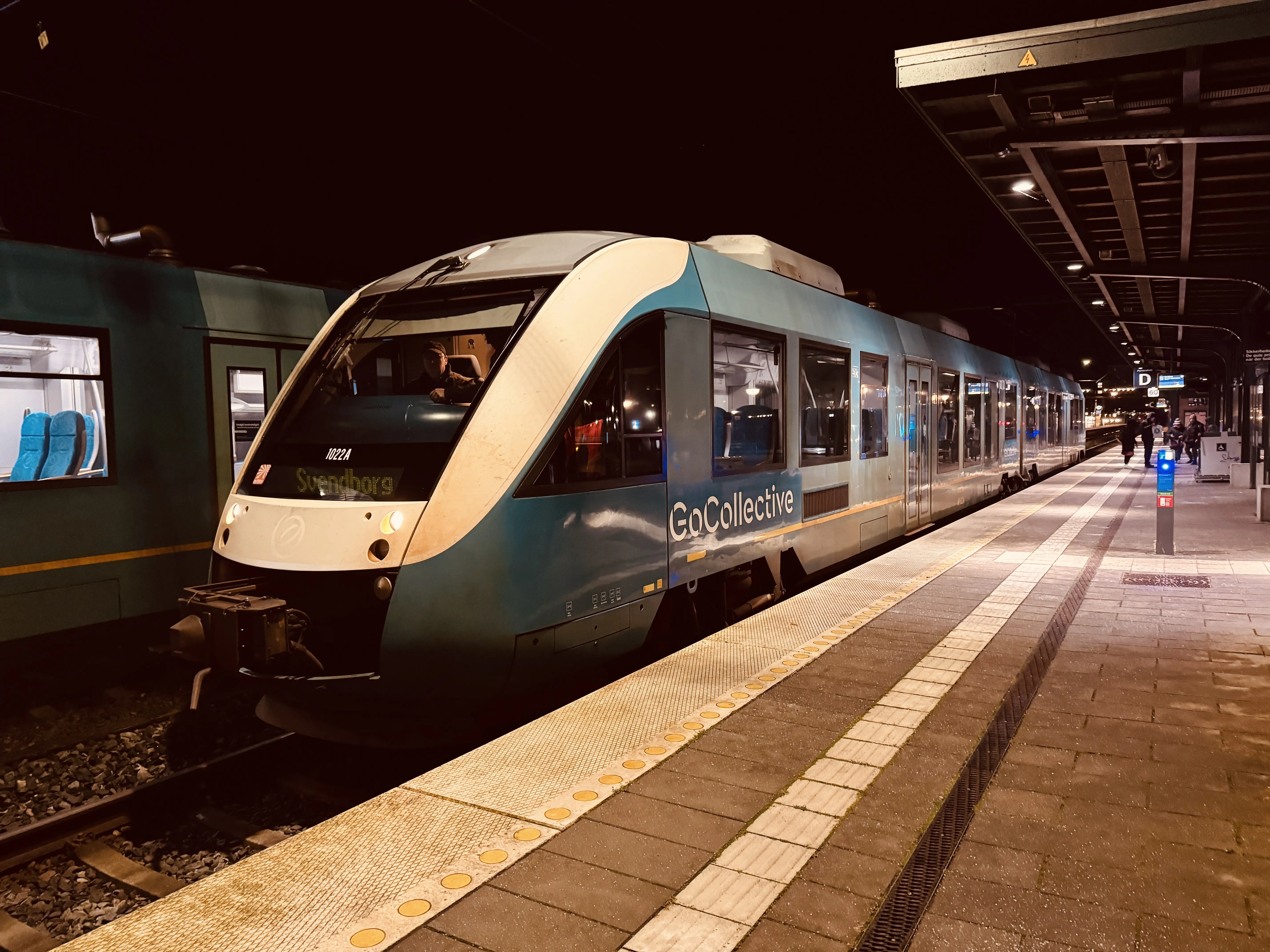 Billede af GoCollective AR 1022, tidligere ARRIVA AR 1022 fotograferet ud for Odense Banegård Center.