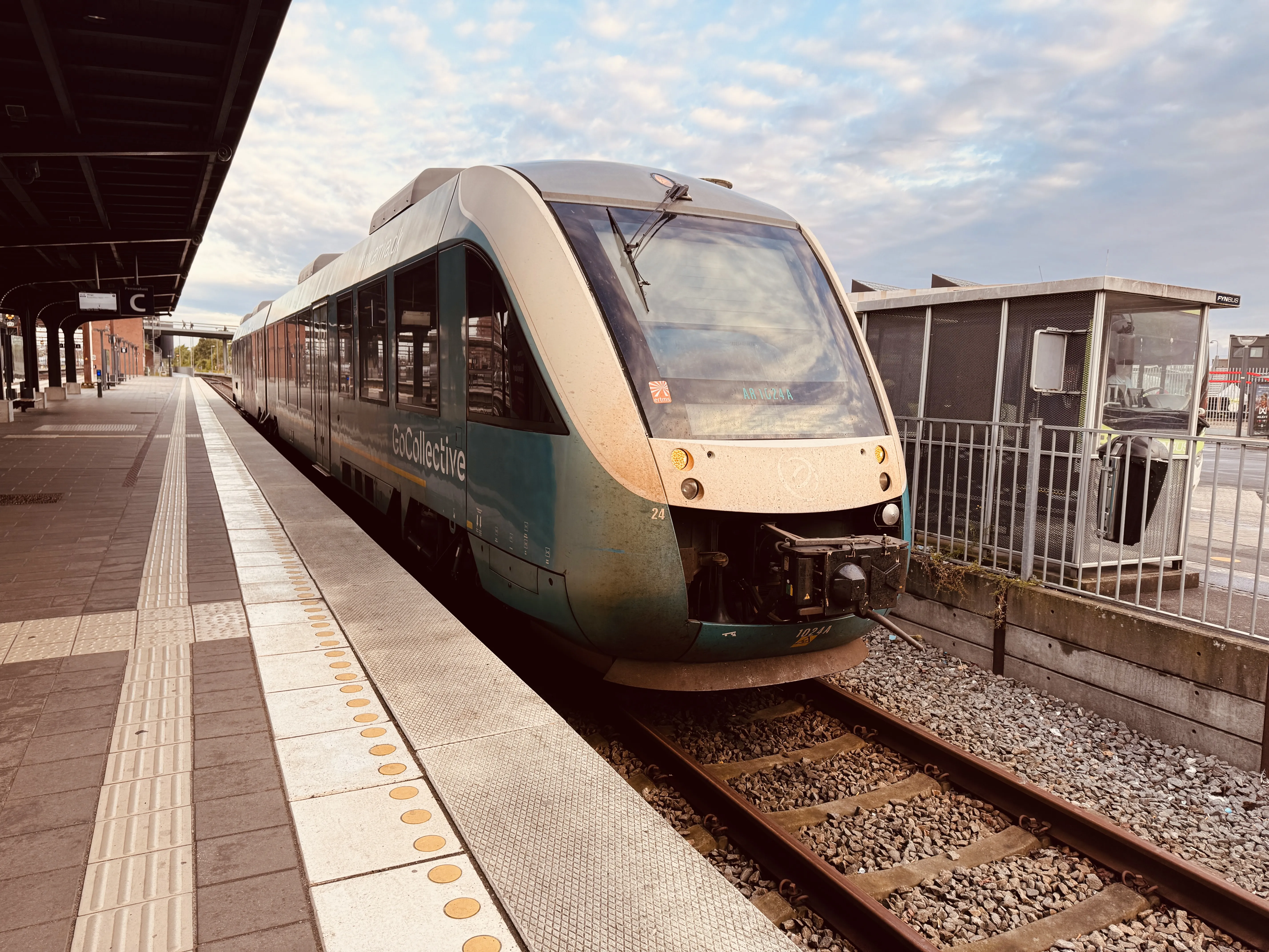 Billede af GoCollective AR 1024, tidligere ARRIVA AR 1024 fotograferet ud for Odense Banegård Center.