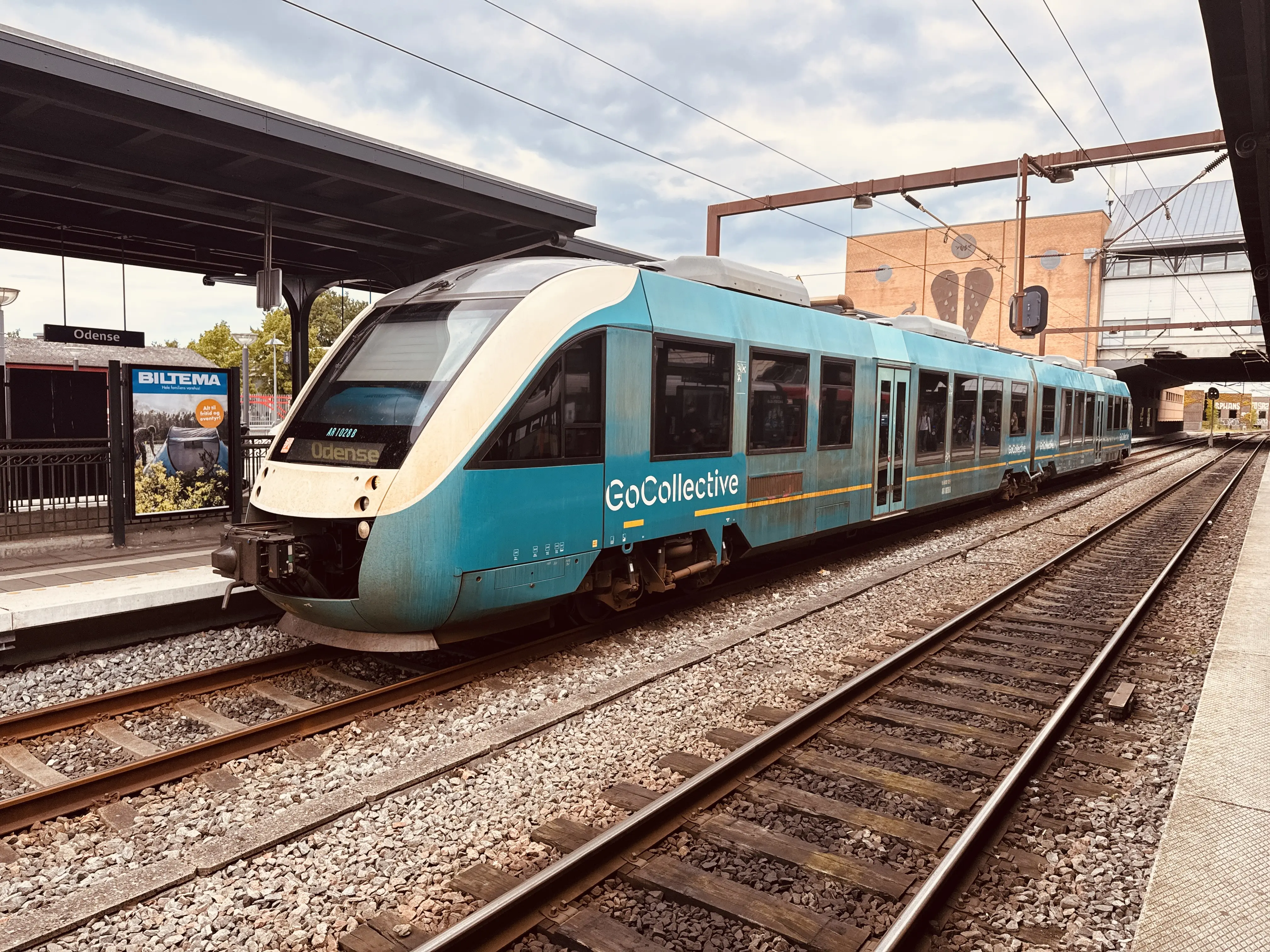 Billede af GoCollective AR 1028, tidligere ARRIVA AR 1028 fotograferet ud for Odense Banegård Center.