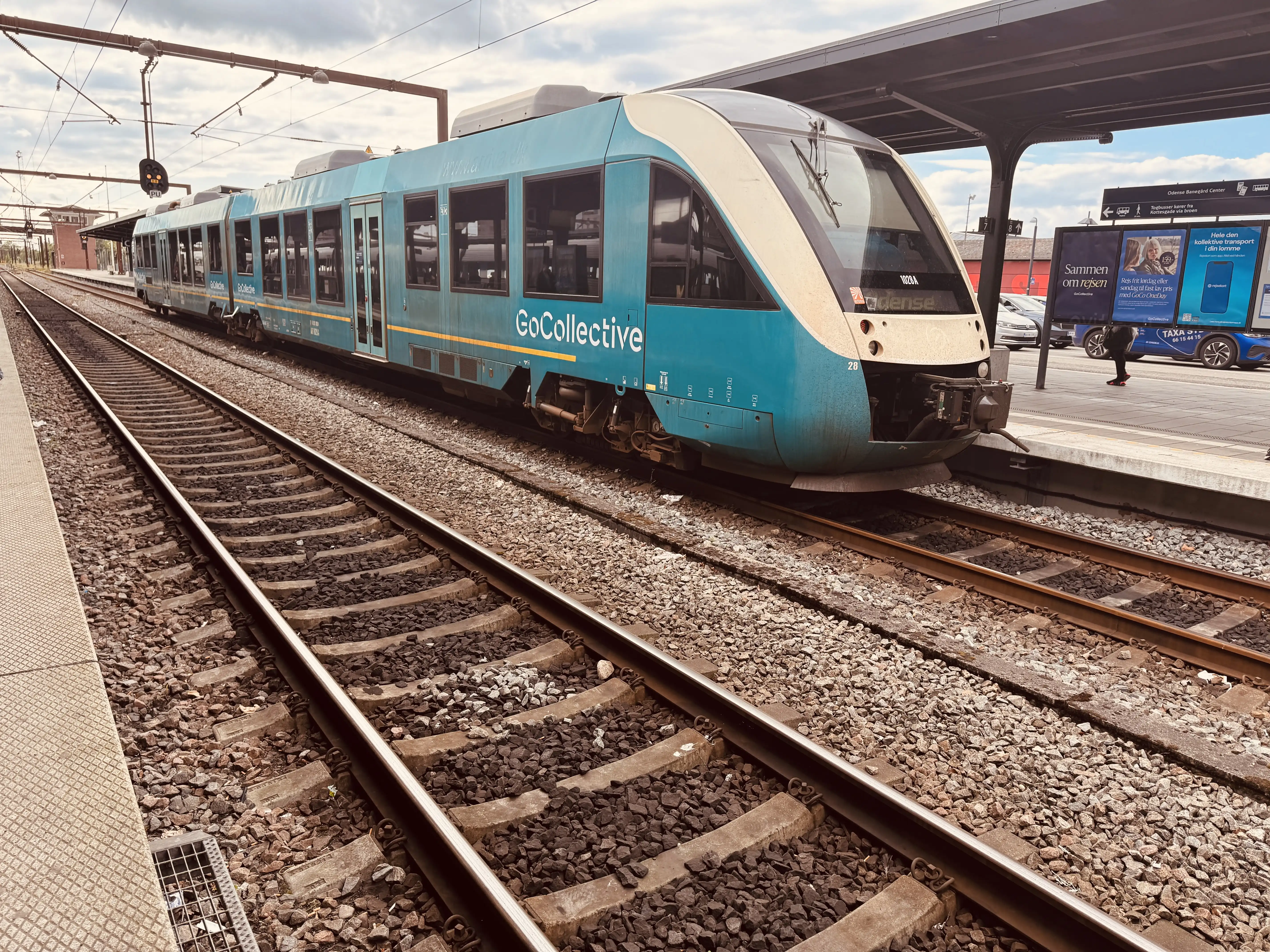 Billede af GoCollective AR 1028, tidligere ARRIVA AR 1028 fotograferet ud for Odense Banegård Center.