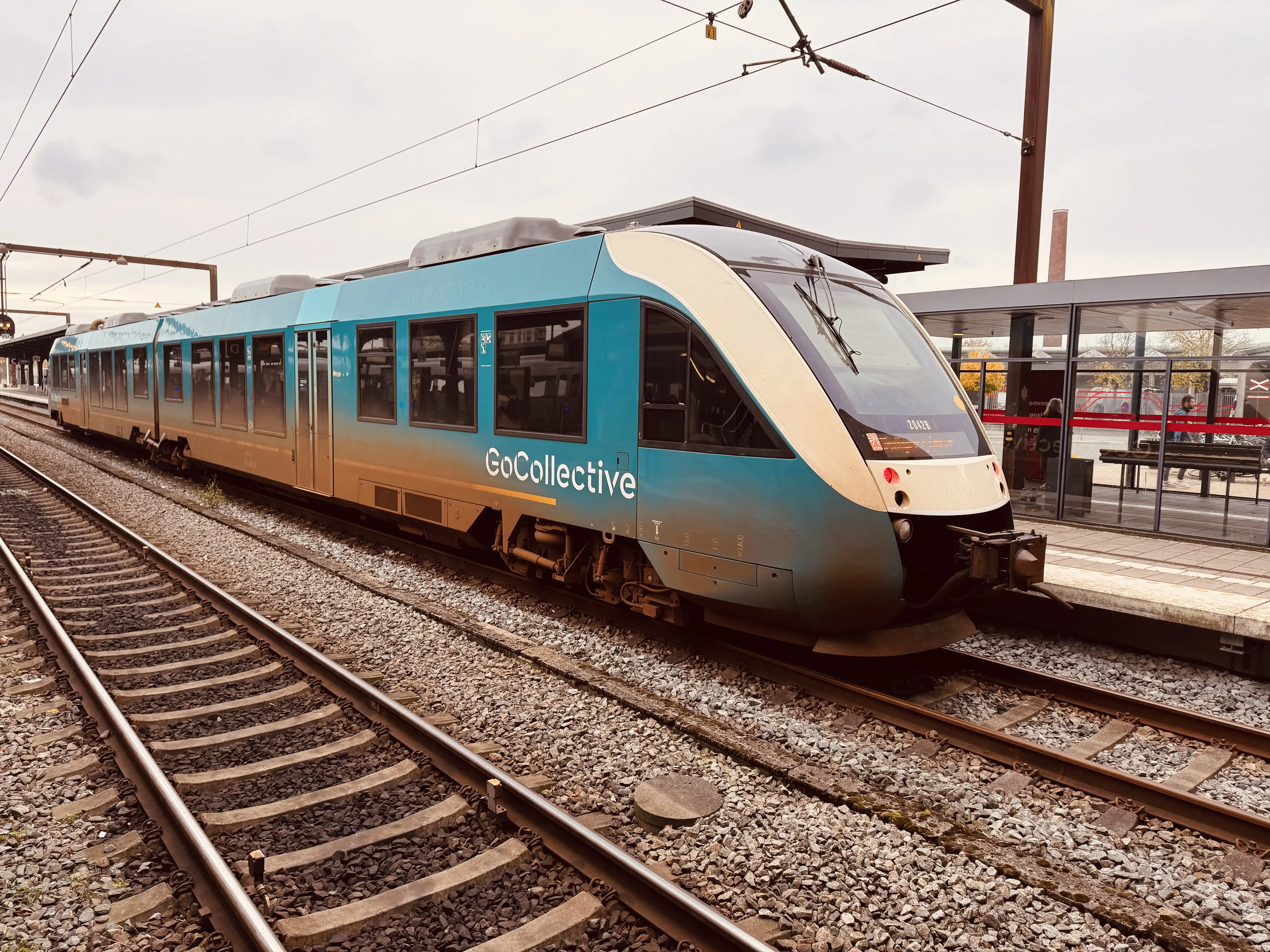 Billede af GoCollective AR 2042, tidligere ARRIVA AR 2042 fotograferet ud for Odense Banegård Center.