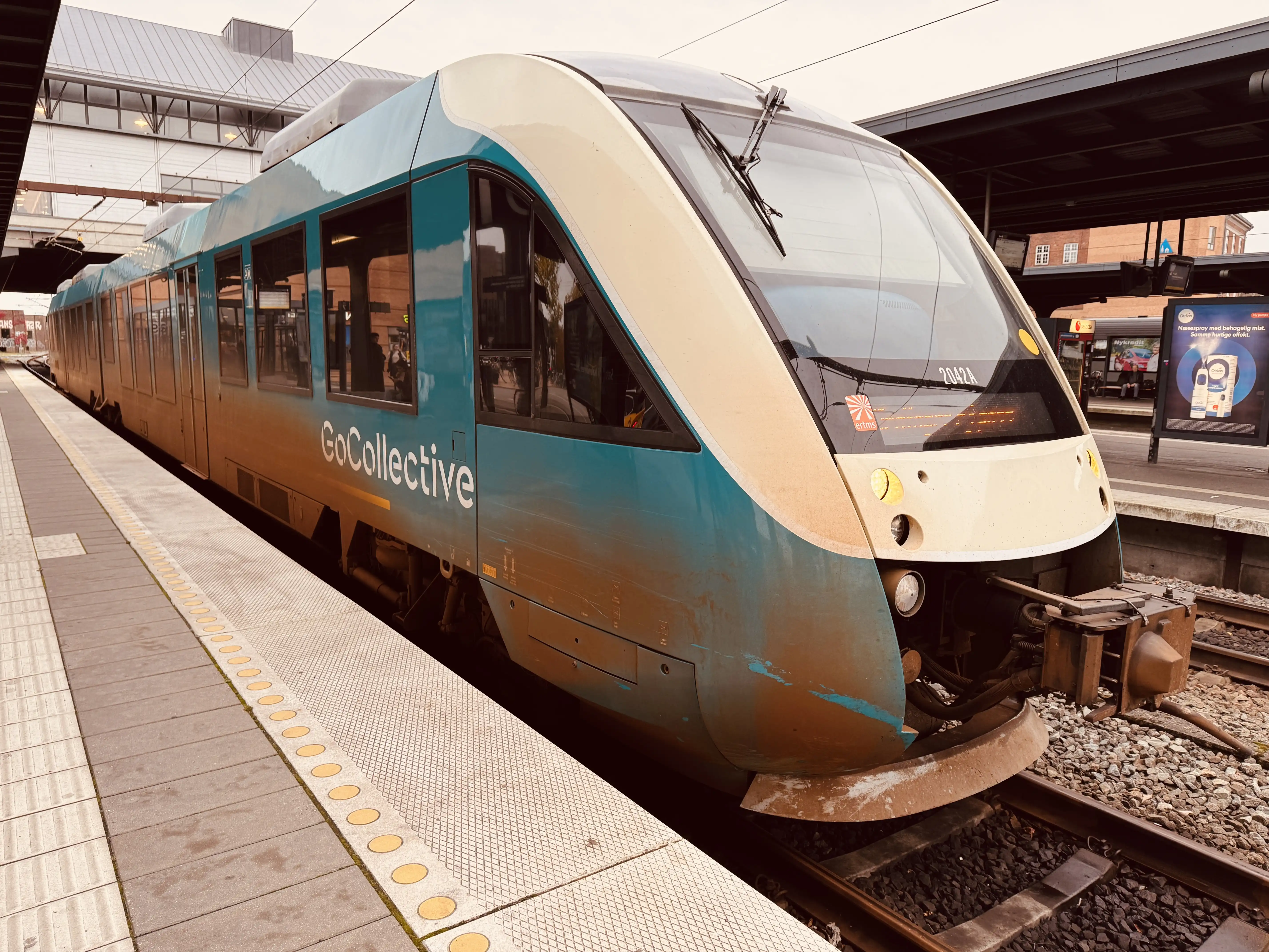 Billede af GoCollective AR 2042, tidligere ARRIVA AR 2042 fotograferet ud for Odense Banegård Center.