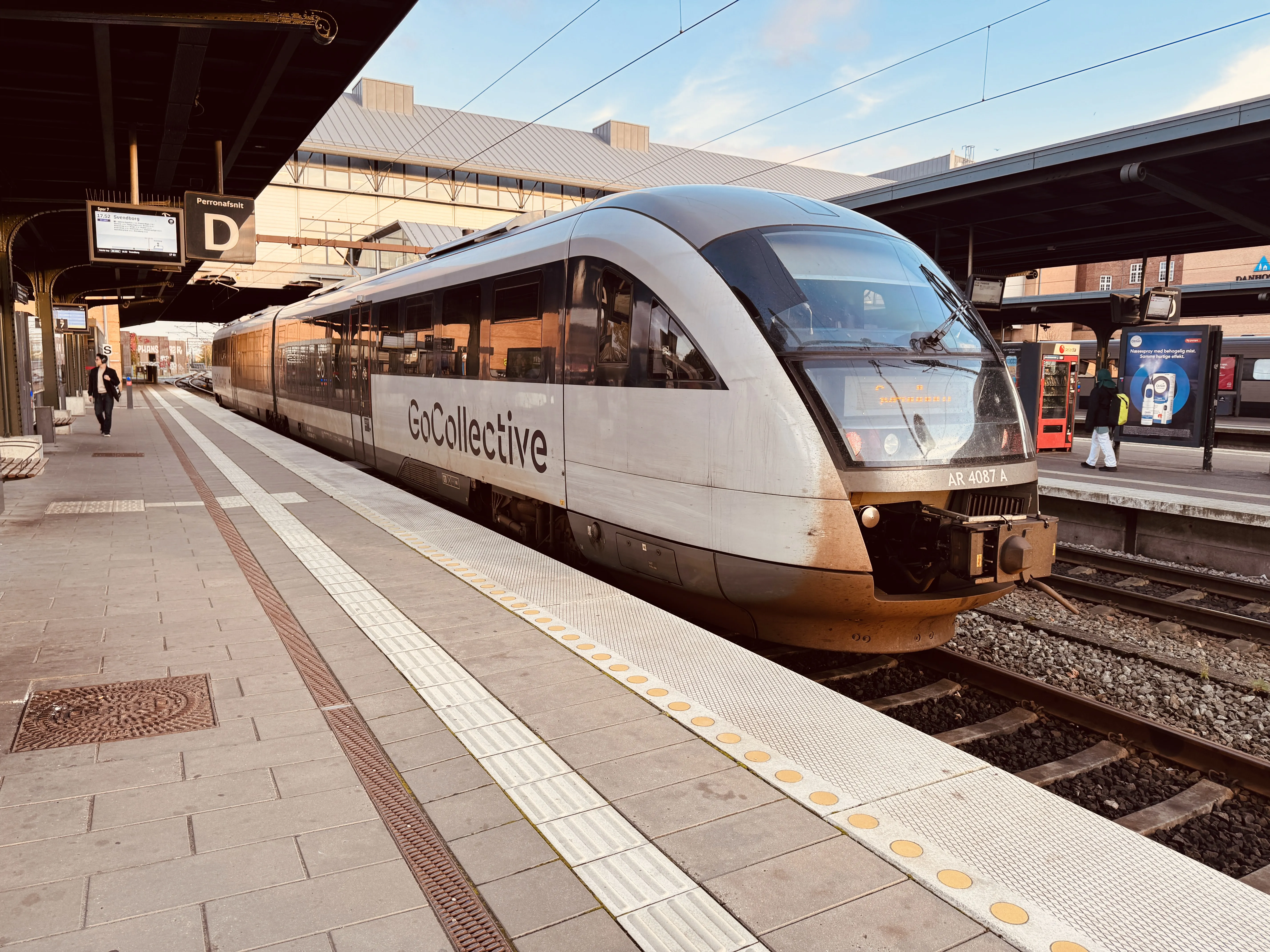 Billede af GoCollective AR 4087, tidligere DSB MQ 4127-4927 fotograferet ud for Odense Banegård Center. Billede af GoCollective AR 4087, tidligere DSB MQ 4127-4927 fotograferet ud for Odense Banegård Center.