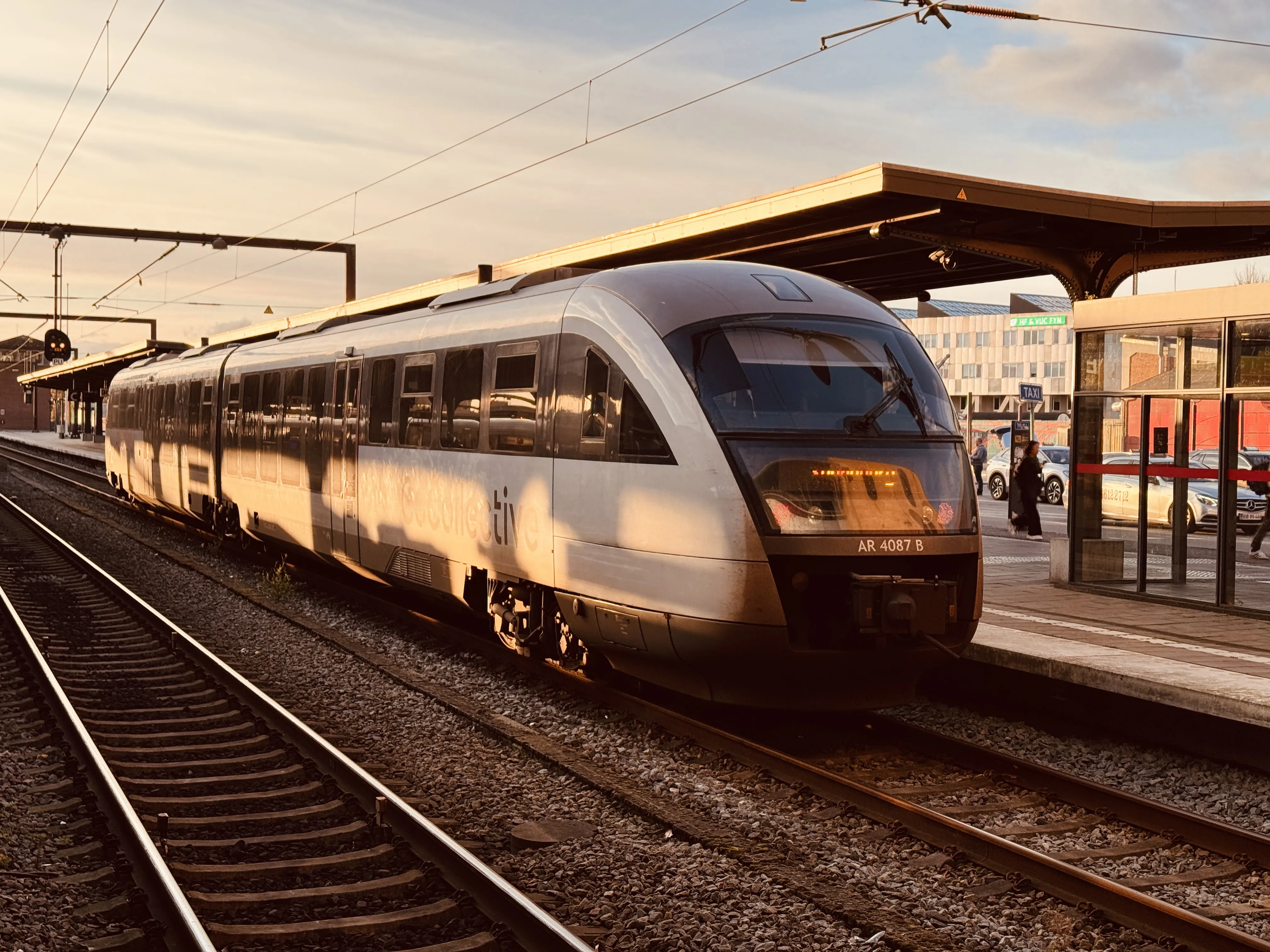 Billede af GoCollective AR 4087, tidligere DSB MQ 4127-4927 fotograferet ud for Odense Banegård Center. Billede af GoCollective AR 4087, tidligere DSB MQ 4127-4927 fotograferet ud for Odense Banegård Center.