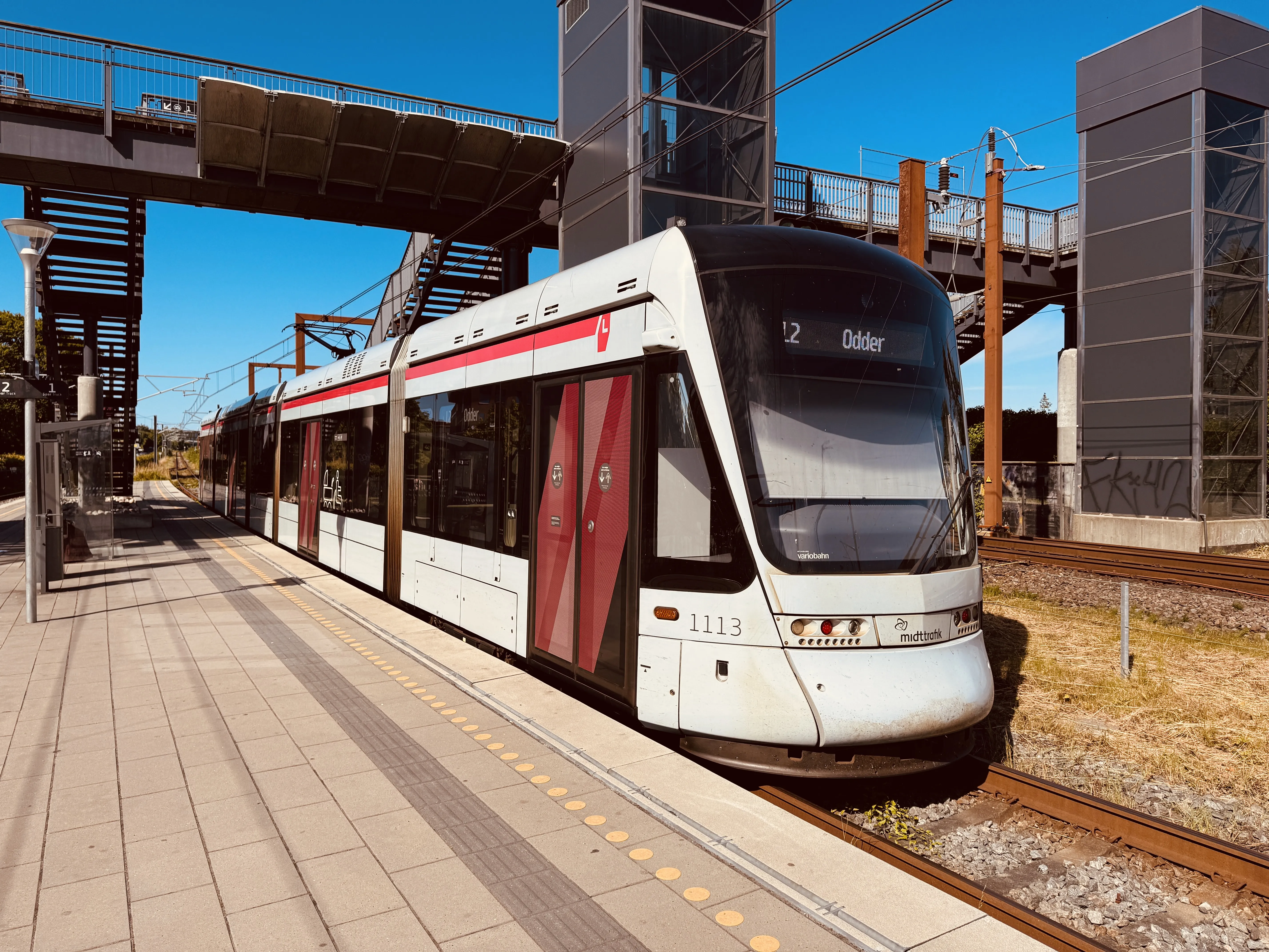 Billede af Aarhus Letbane togsæt 1113 fotograferet ud for Viby Jylland Letbanestation.