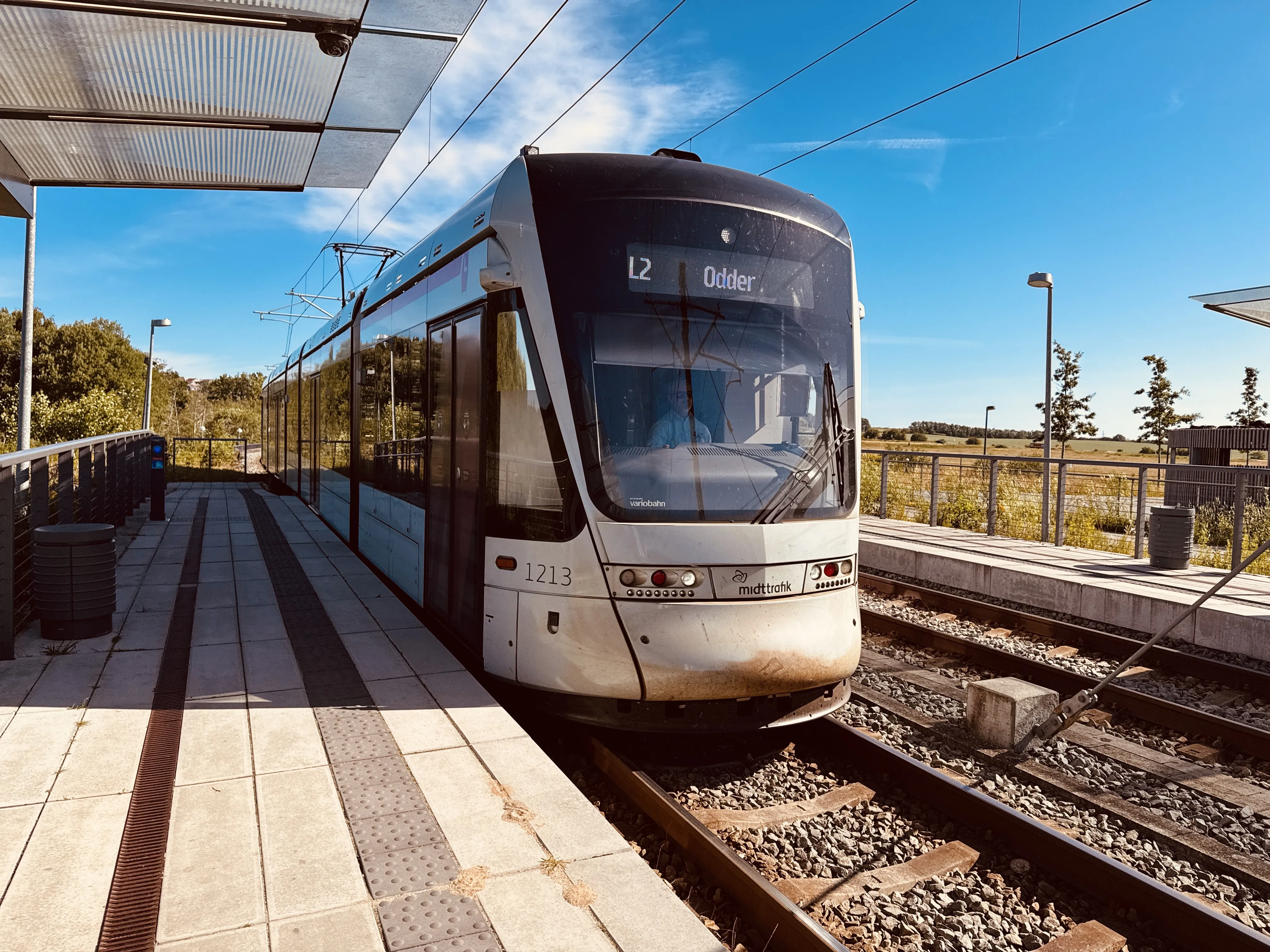 Billede af Aarhus Letbane togsæt 1113 fotograferet ud for Klokhøjen Letbanestation.