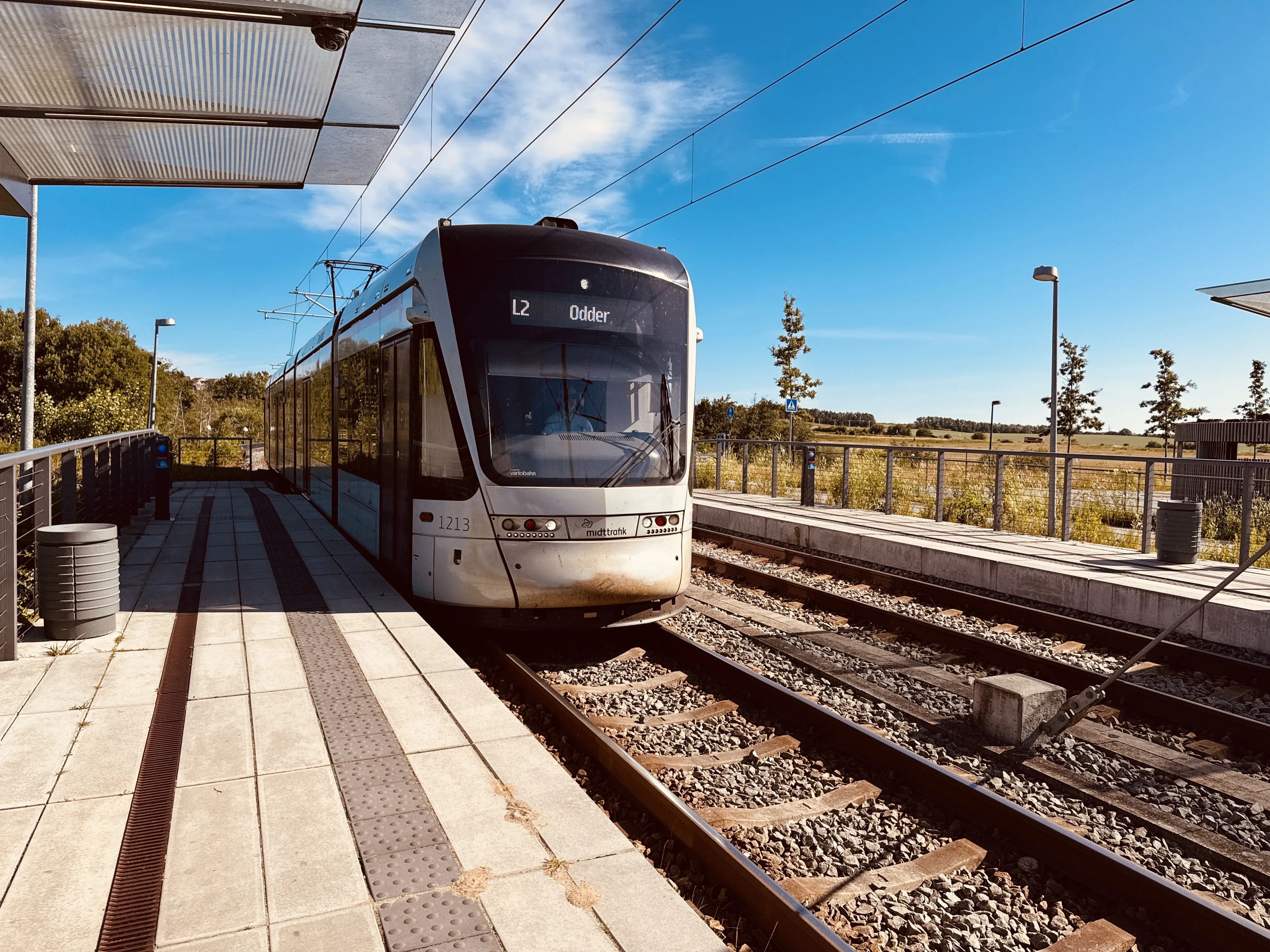 Billede af Aarhus Letbane togsæt 1113 fotograferet ud for Klokhøjen Letbanestation.