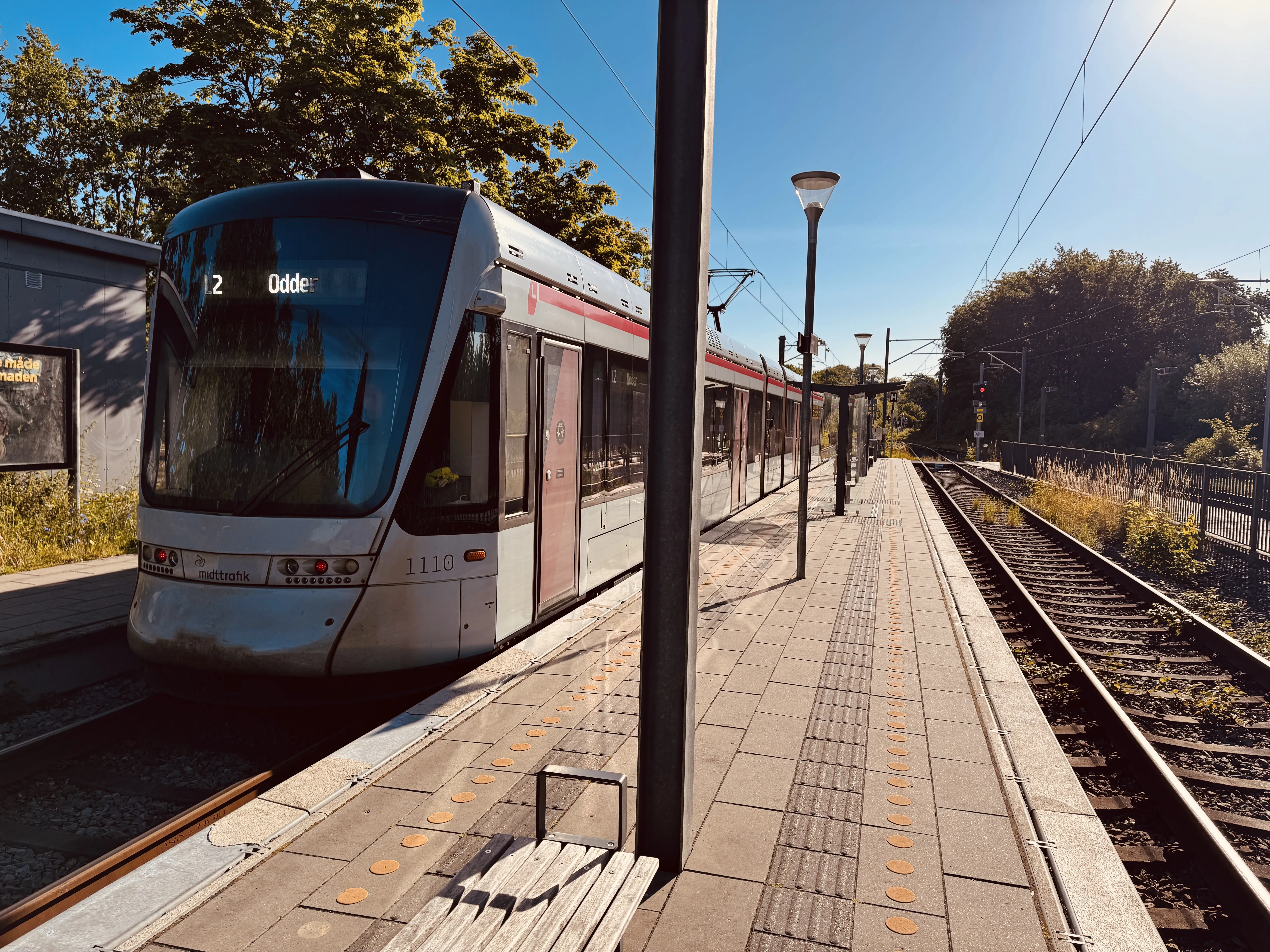 Billede af Aarhus Letbane togsæt 1110 fotograferet ud for Lystrup Letbanestation. Billede af Aarhus Letbane togsæt 1110 fotograferet ud for Lystrup Letbanestation.