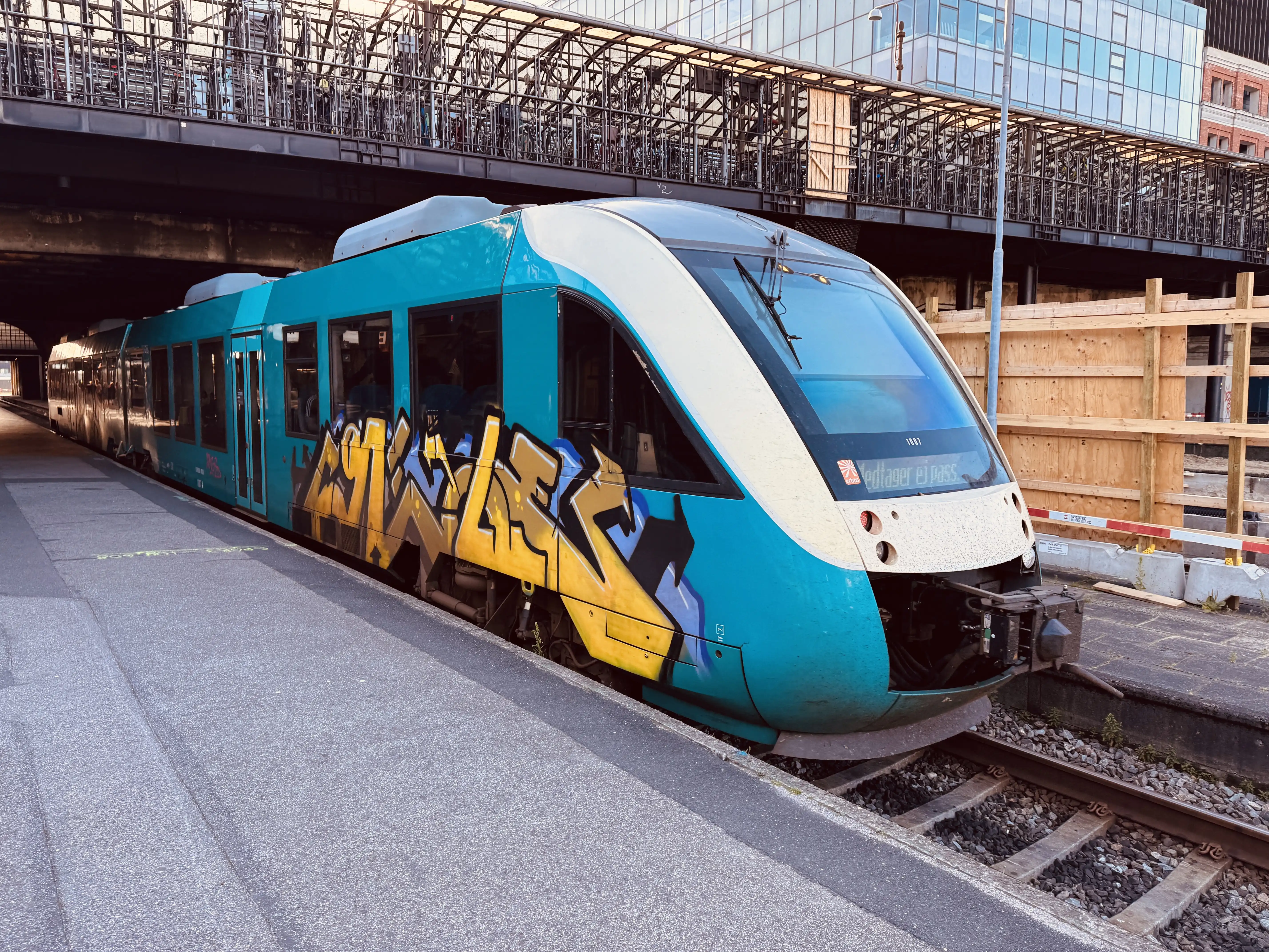 Billede af GoCollective AR 1007, tidligere ARRIVA AR 1007 fotograferet ud for Aarhus Hovedbanegård. Billede af GoCollective AR 1007, tidligere ARRIVA AR 1007 fotograferet ud for Aarhus Hovedbanegård.