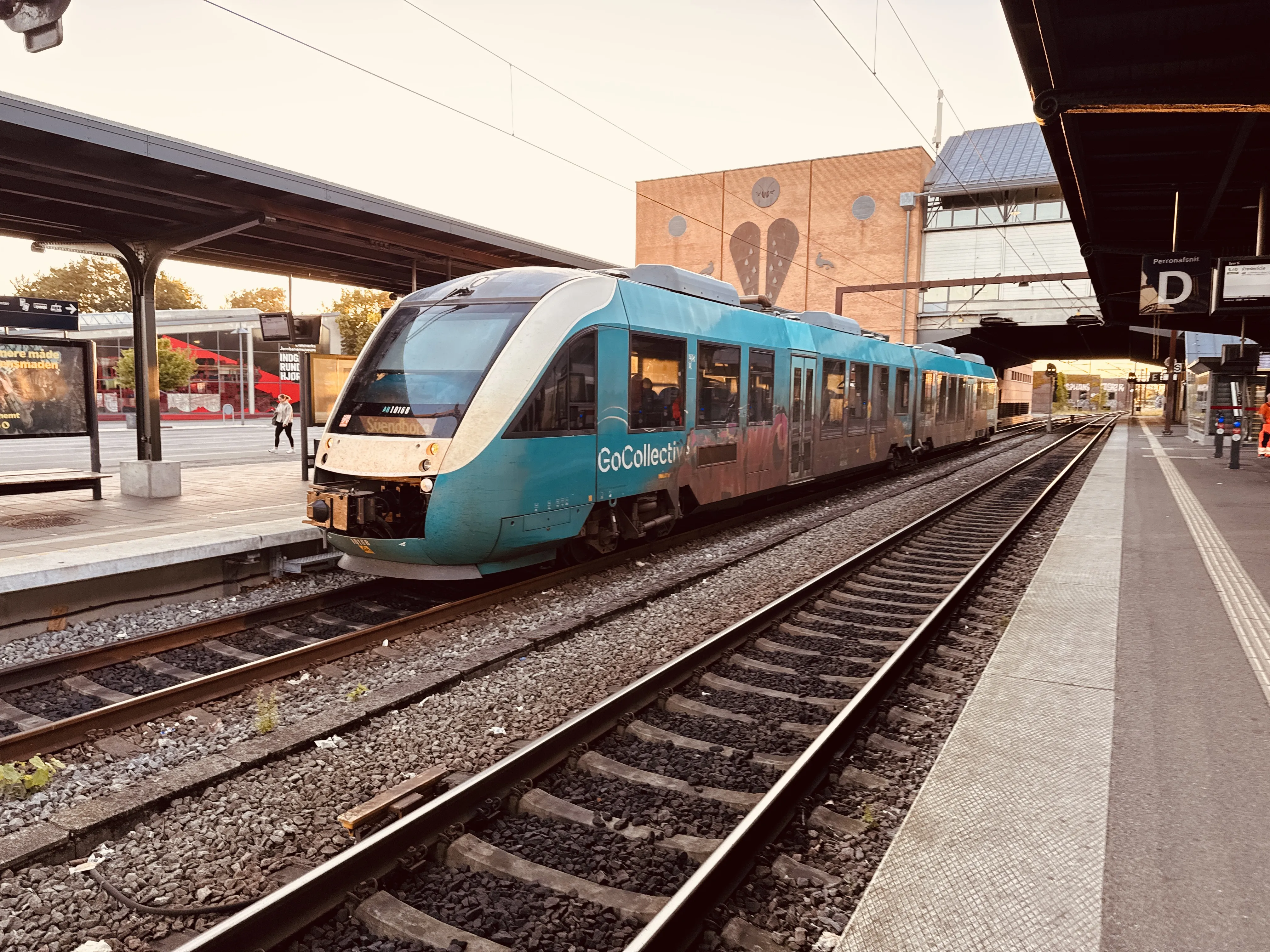 Billede af GoCollective AR 1016, tidligere ARRIVA AR 1016 fotograferet ud for Odense Banegård Center.