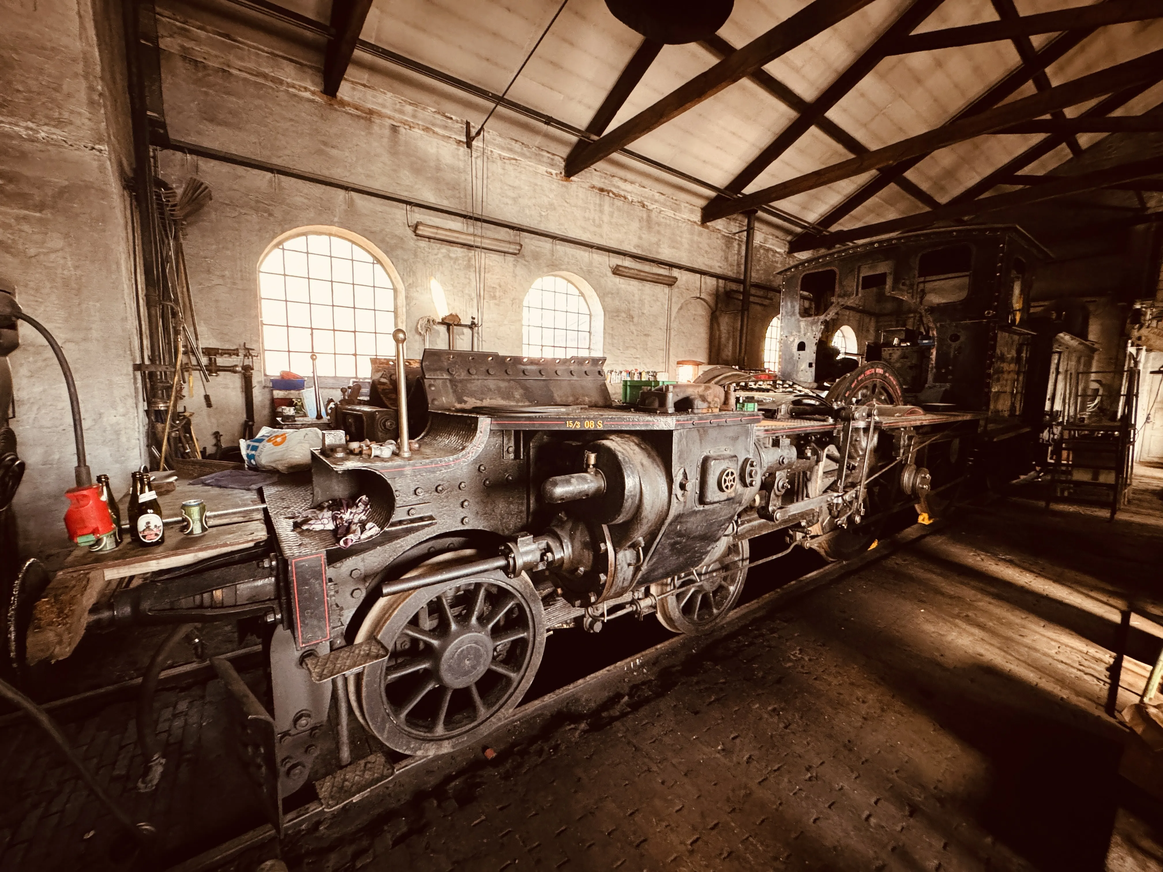 Billede af DSB K 582 her under genopbygning af NSJV, fotograferet i remisen ved Rungsted Kyst Station.