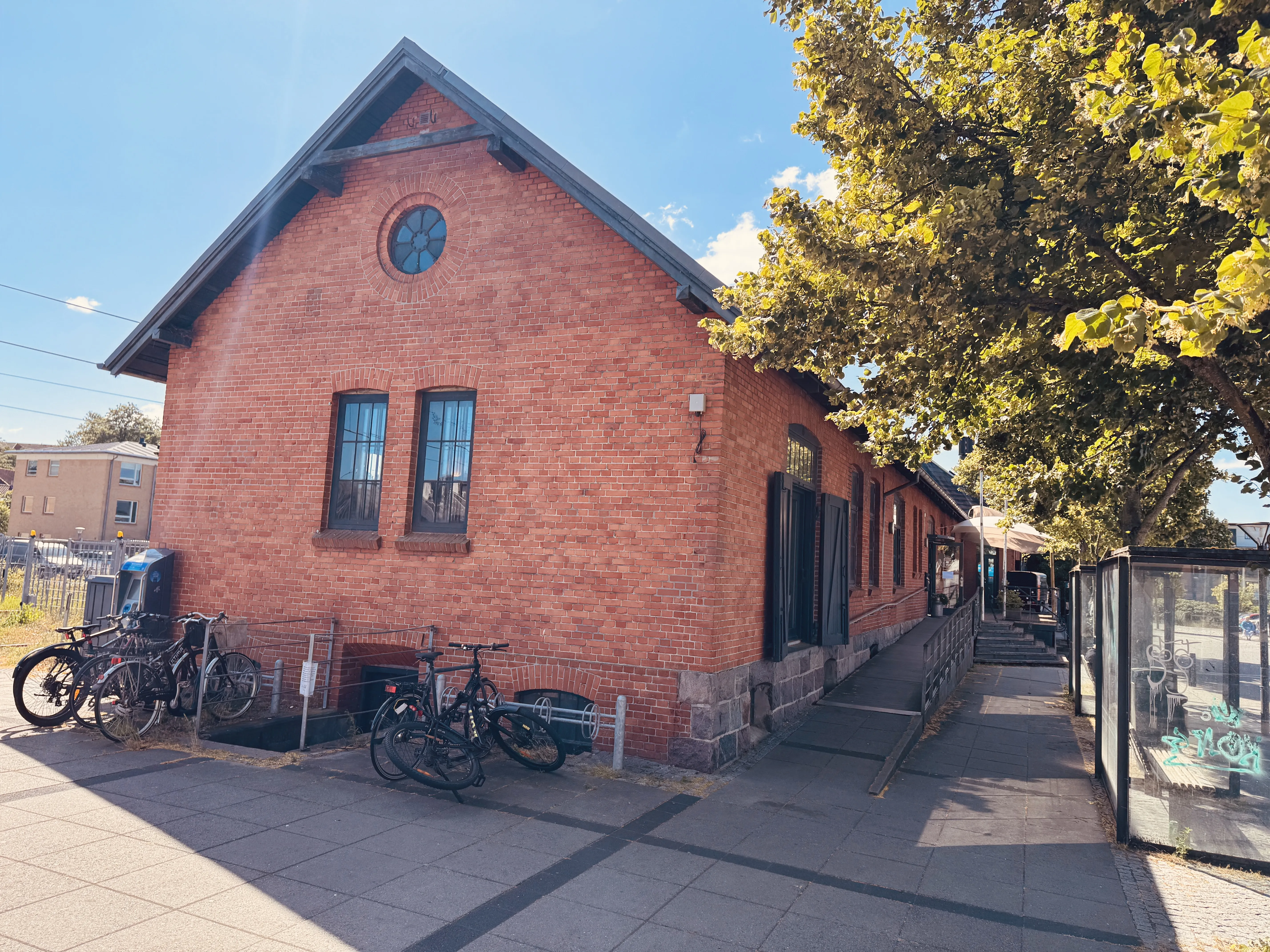 Billede af Odder Stations varehus. Billede af Odder Stations varehus.