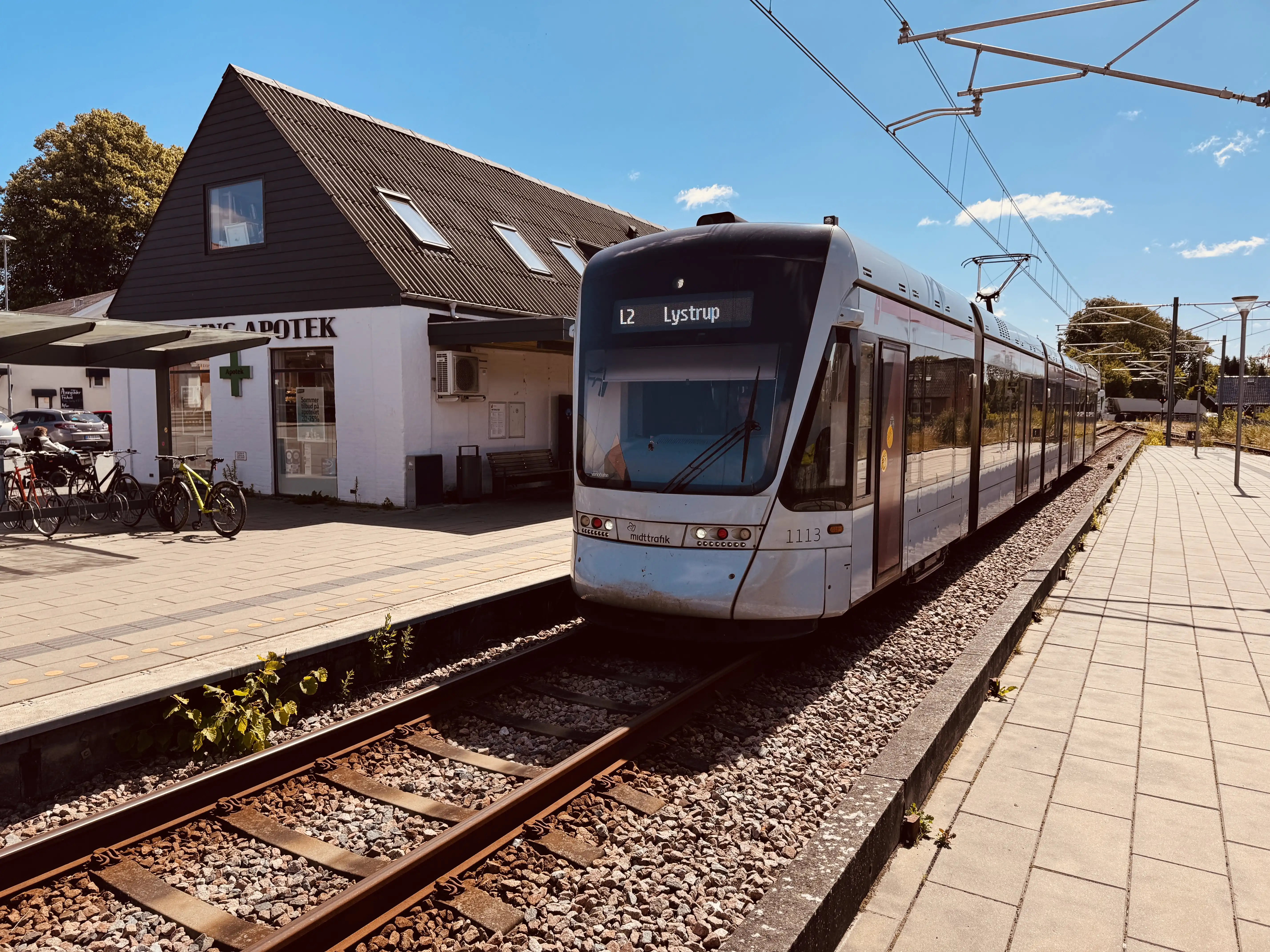 Billede af Aarhus Letbane togsæt 1113 fotograferet ud for Malling Letbanestation. Billede af Aarhus Letbane togsæt 1113 fotograferet ud for Malling Letbanestation.