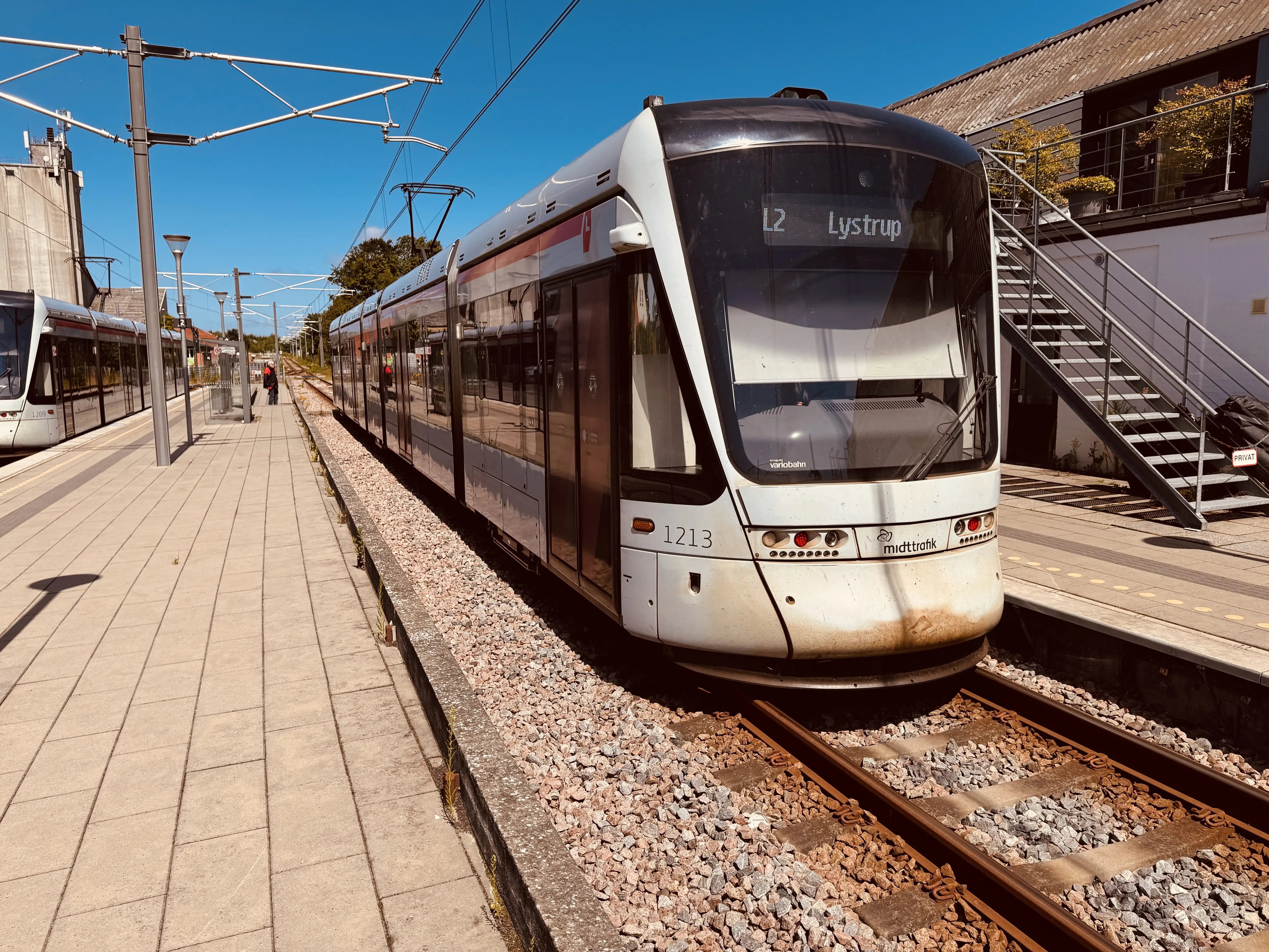 Billede af Aarhus Letbane togsæt 1113 fotograferet ud for Malling Letbanestation. Billede af Aarhus Letbane togsæt 1113 fotograferet ud for Malling Letbanestation.