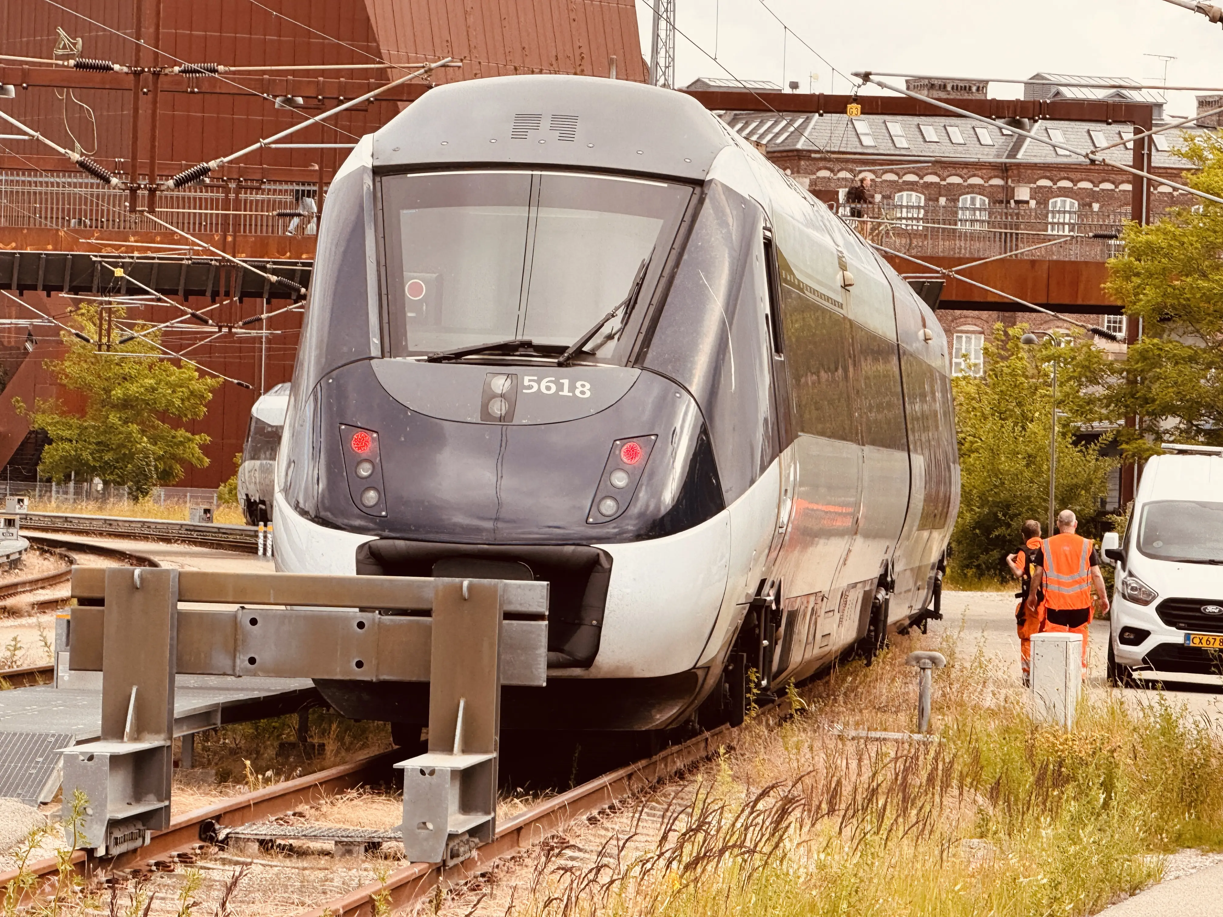 Billede af DSB MG 5618 fotograferet ud for Østerport Station.