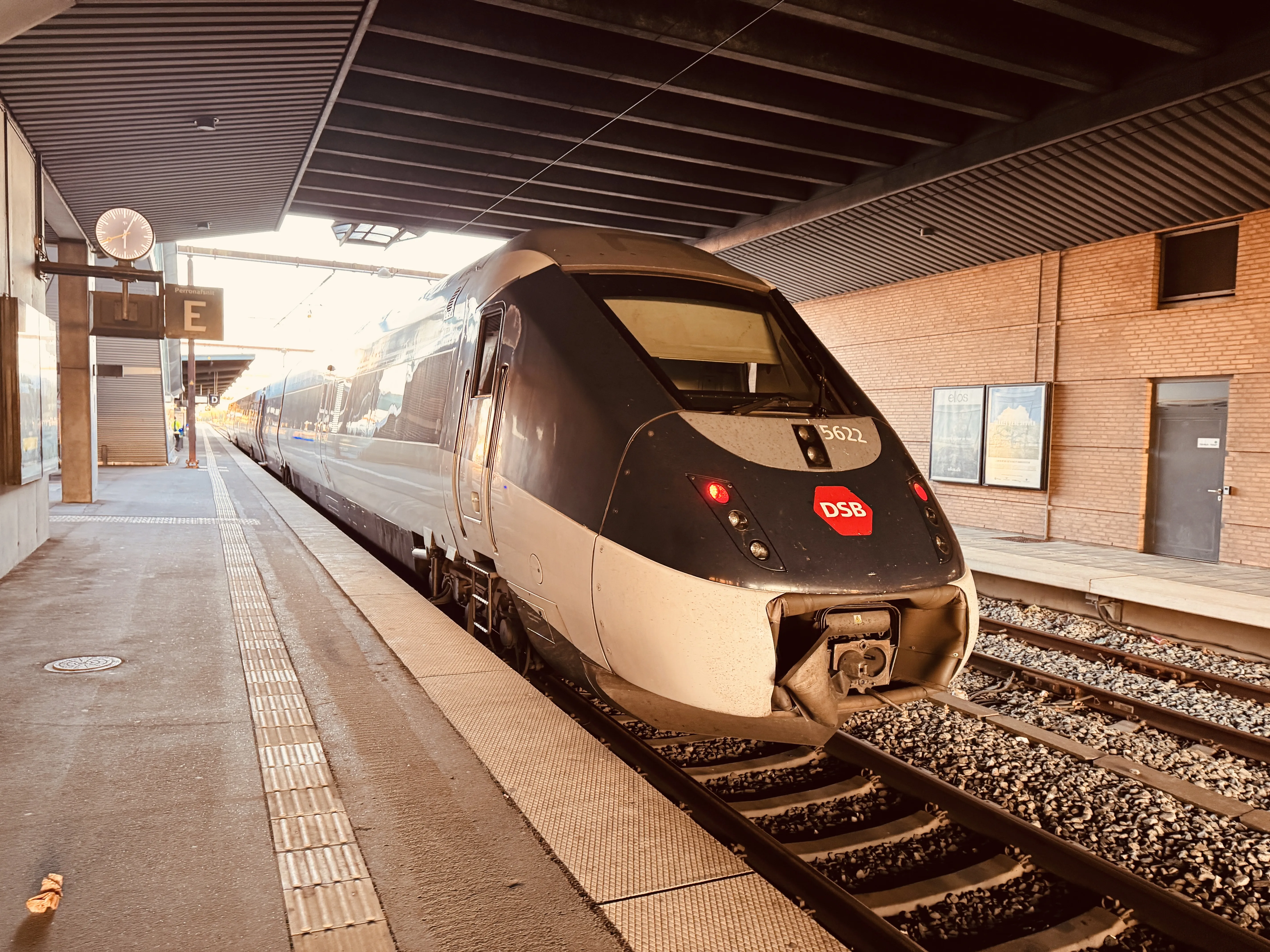 Billede af DSB MG 5622 fotograferet ud for Odense Banegård Center.