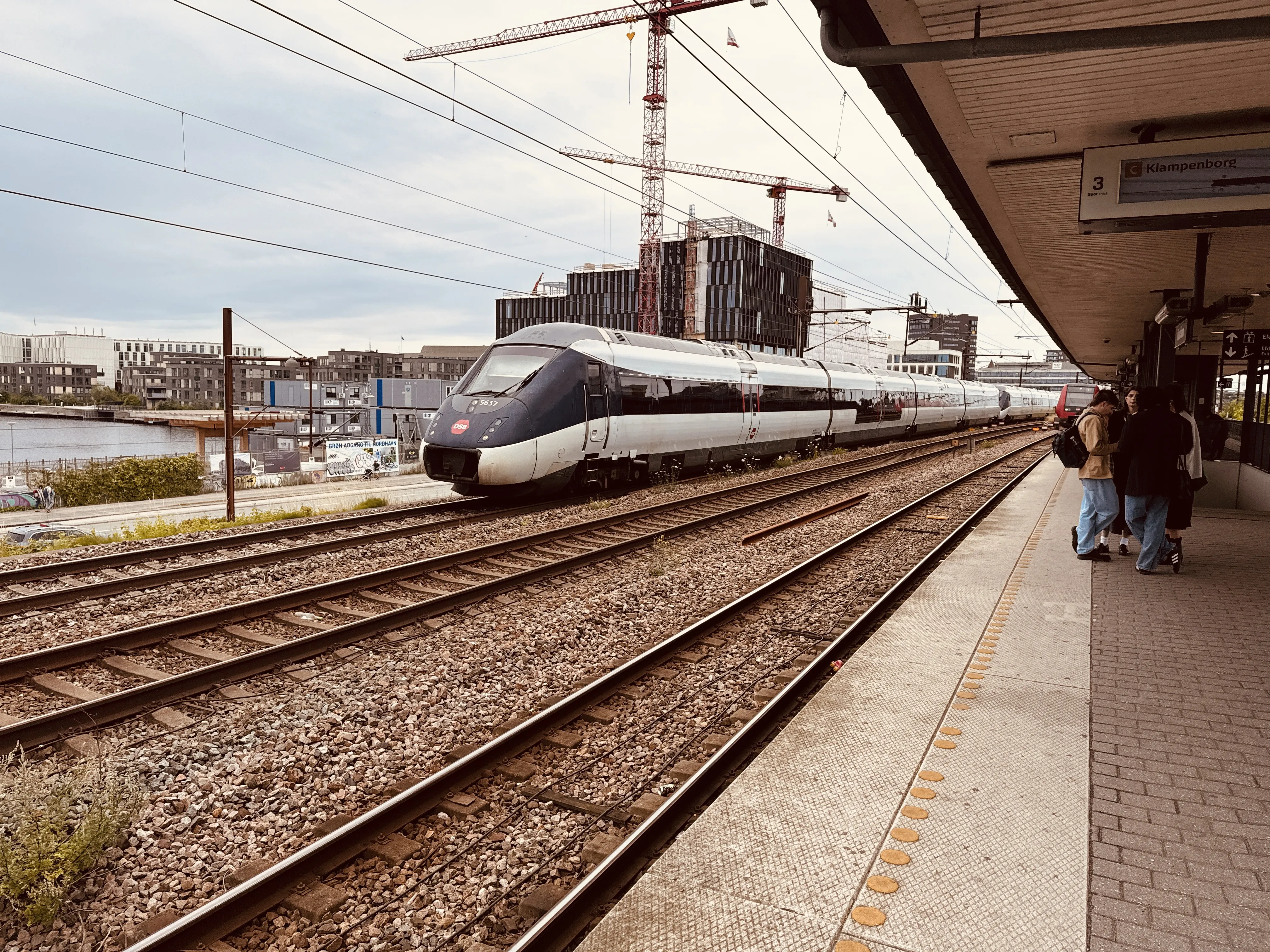Billede af DSB MG 5637 fotograferet ud for Nordhavn S-togstrinbræt.