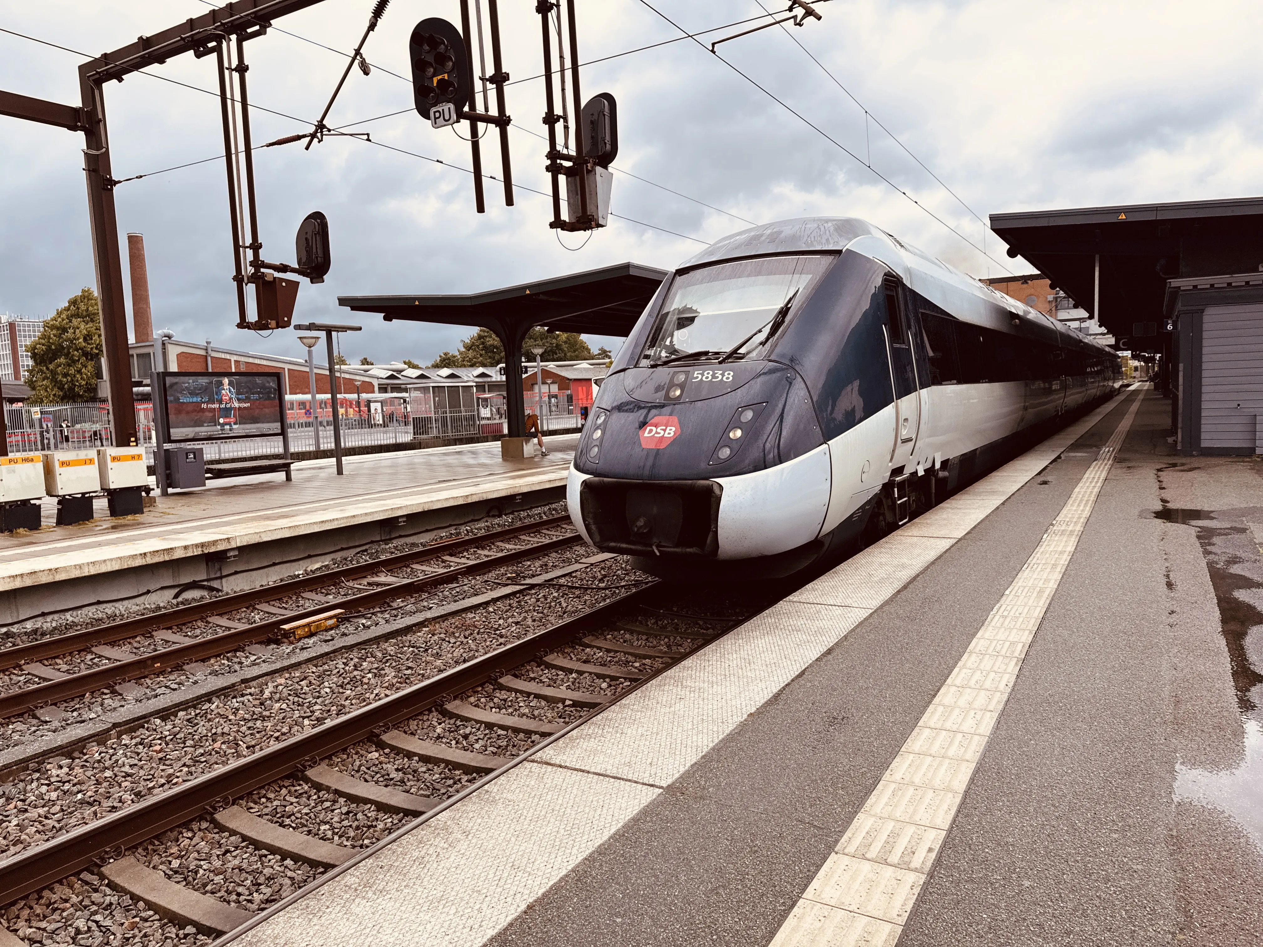 Billede af DSB MG 5638 fotograferet ud for Odense Banegård Center.