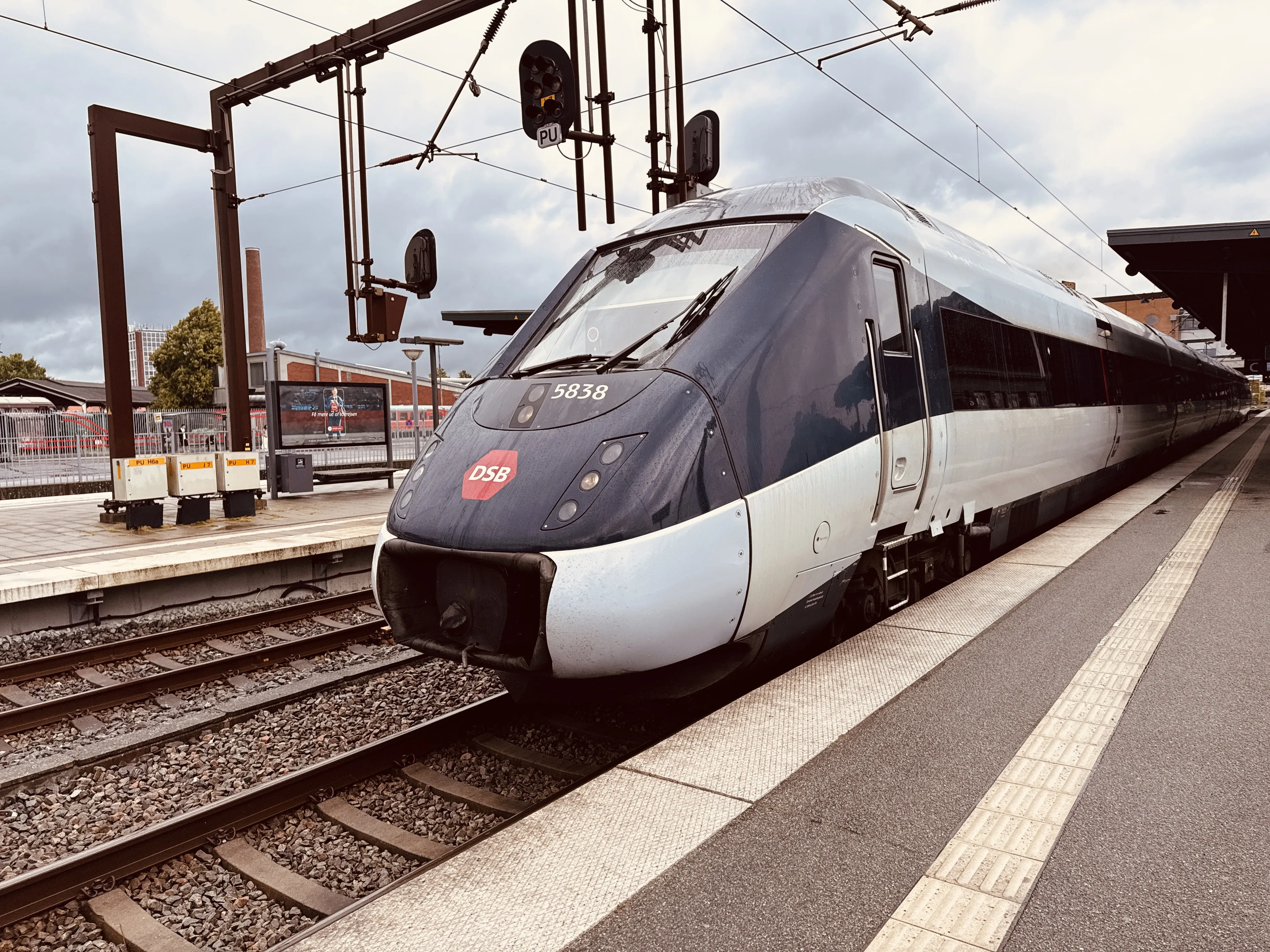 Billede af DSB MG 5638 fotograferet ud for Odense Banegård Center.
