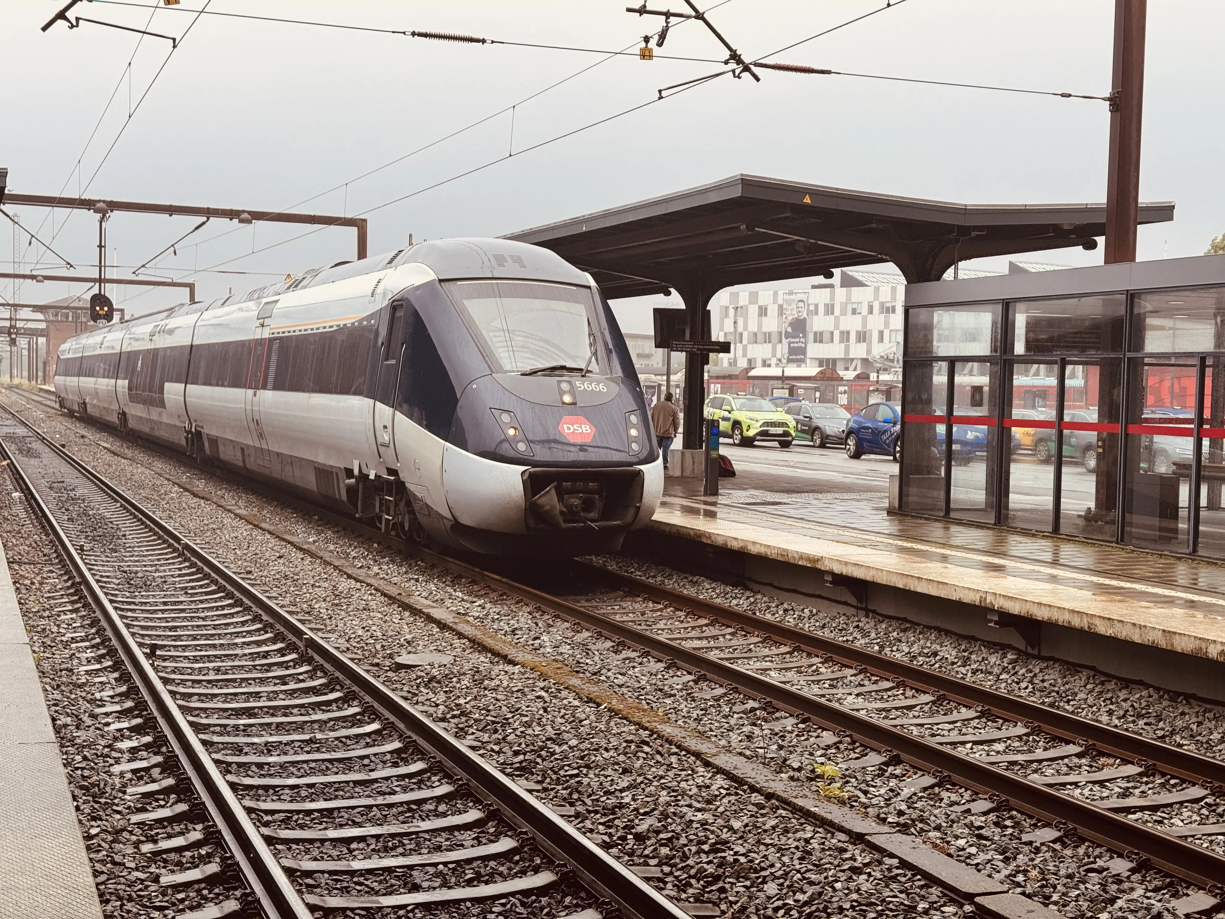 Billede af DSB MG 5666 fotograferet ud for Odense Banegård Center.