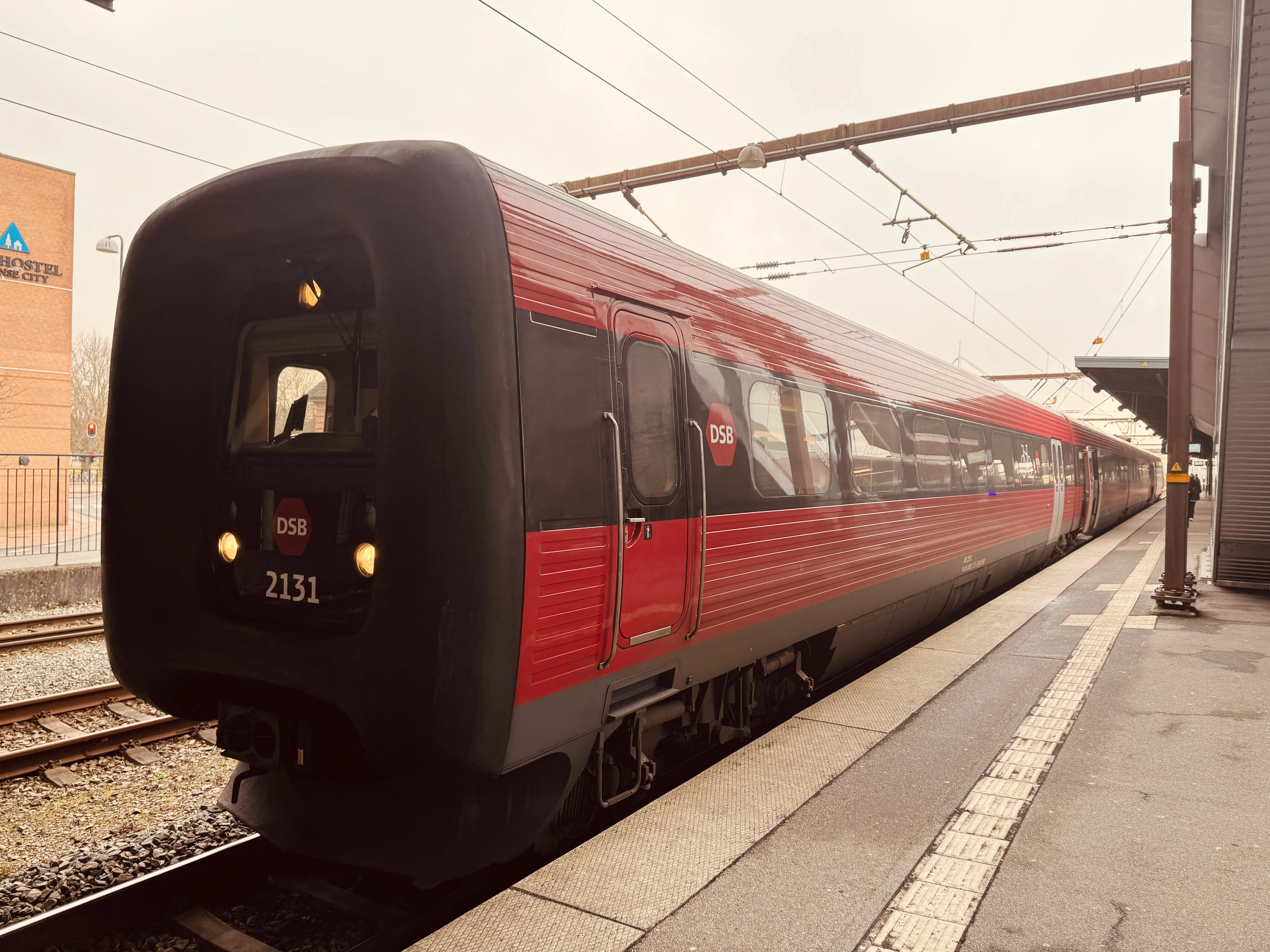 Billede af DSB ER 2031 fotograferet ud for Odense Banegård Center.