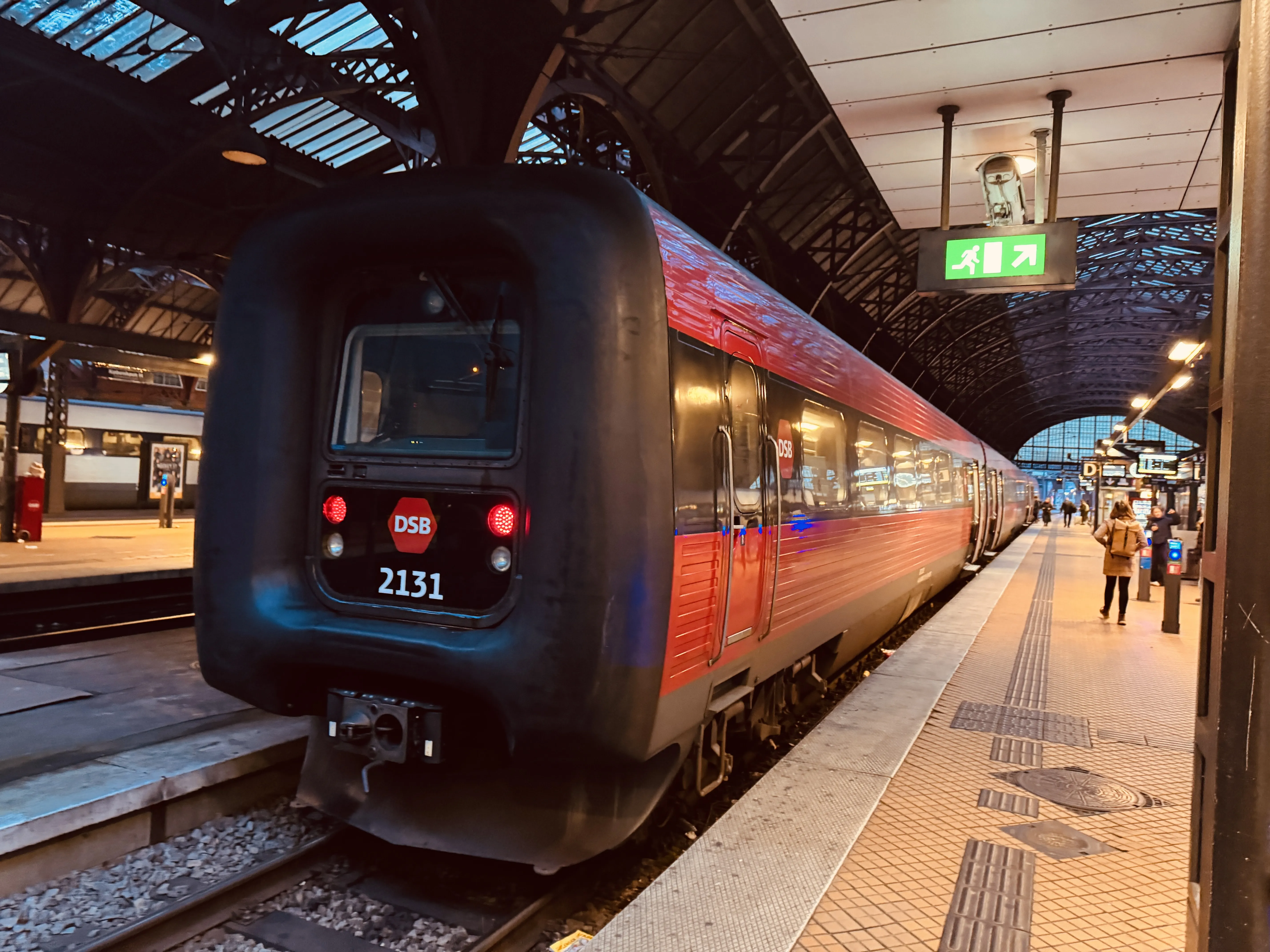 Billede af DSB ER 2031 fotograferet ud for København Hovedbanegård.