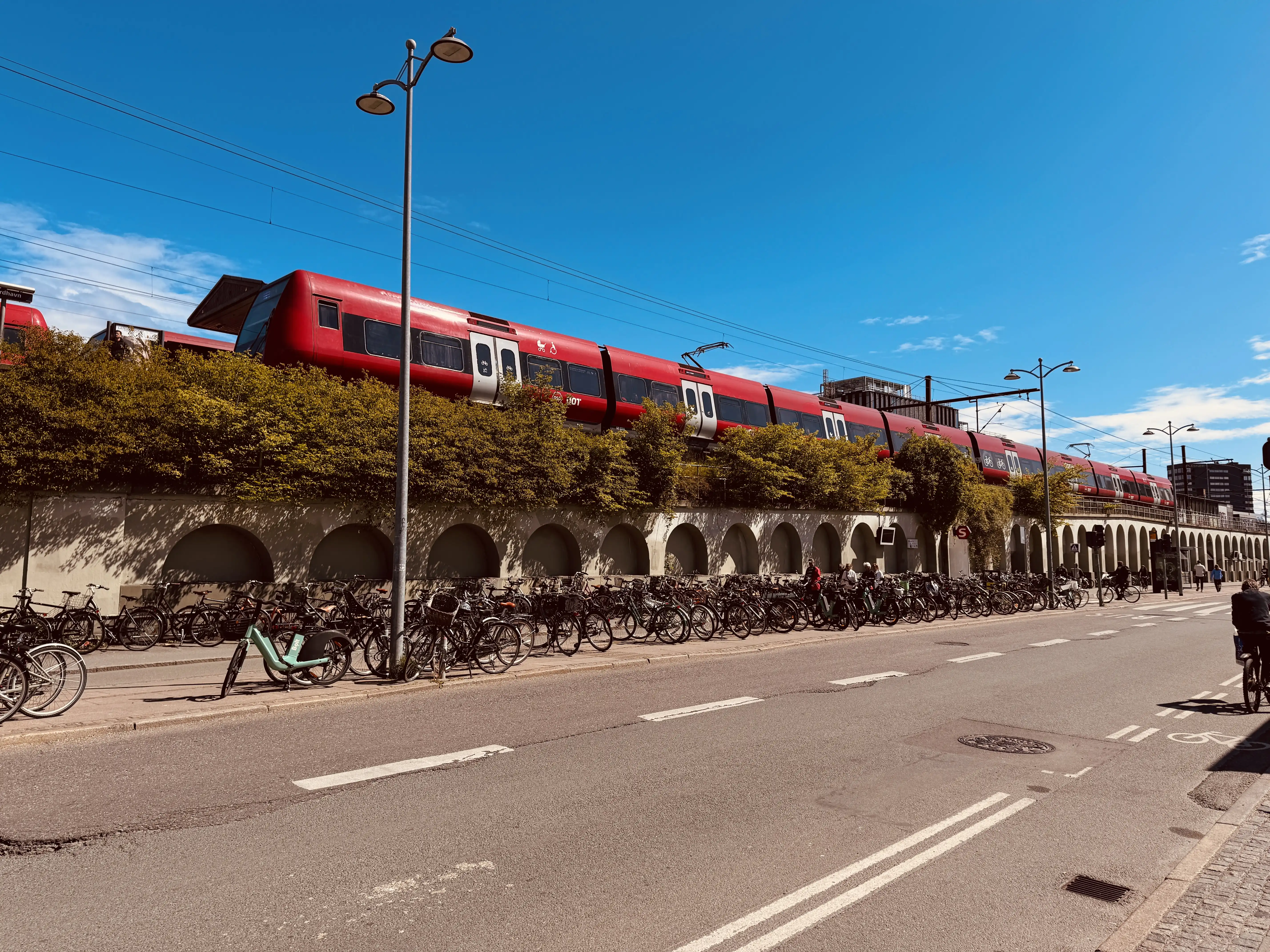 Billede af DSB SA 8114 fotograferet ud for Nordhavn S-togstrinbræt.