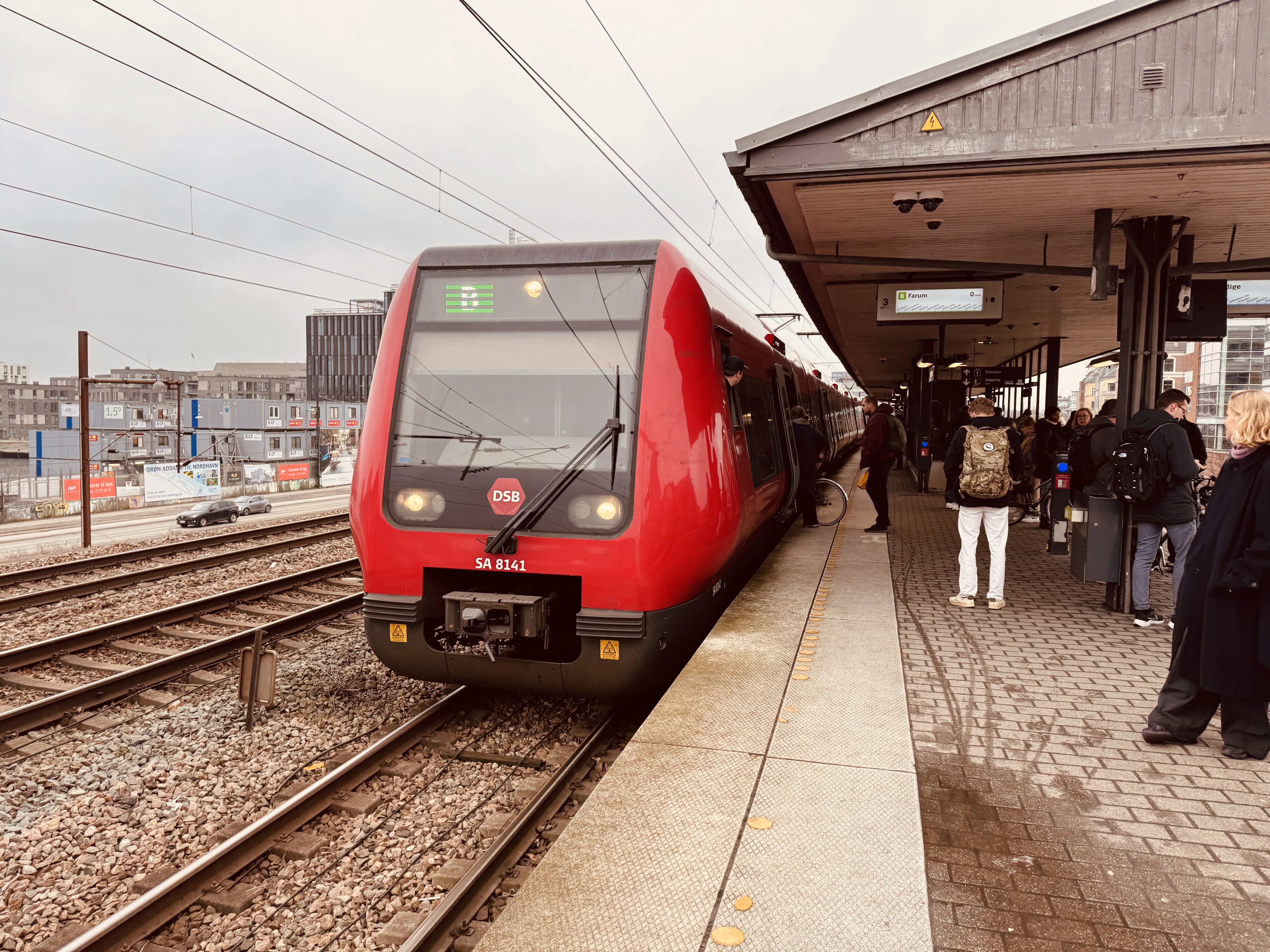 Billede af DSB SA 8141 fotograferet ud for Nordhavn S-togstrinbræt.