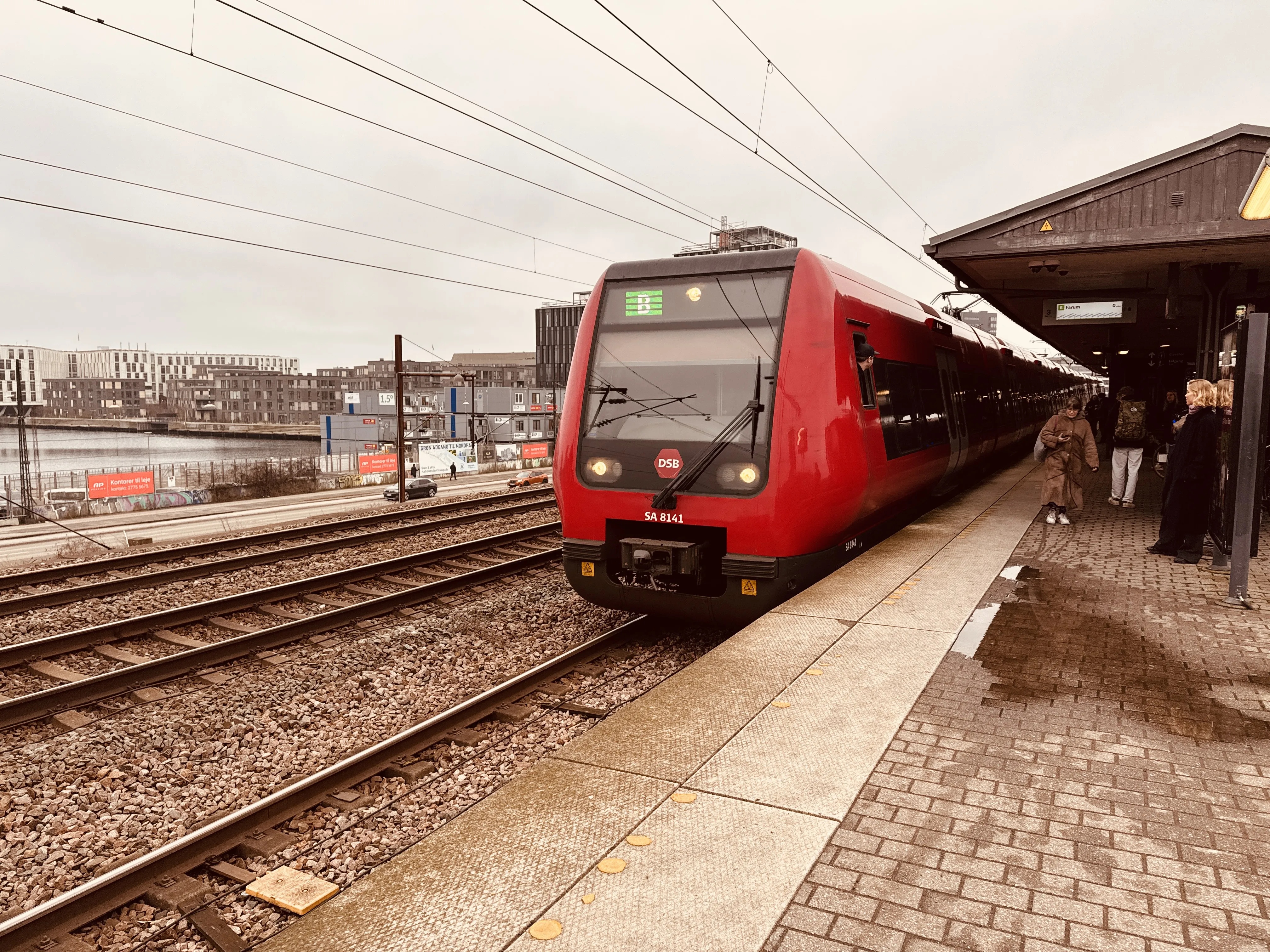Billede af DSB SA 8141 fotograferet ud for Nordhavn S-togstrinbræt.