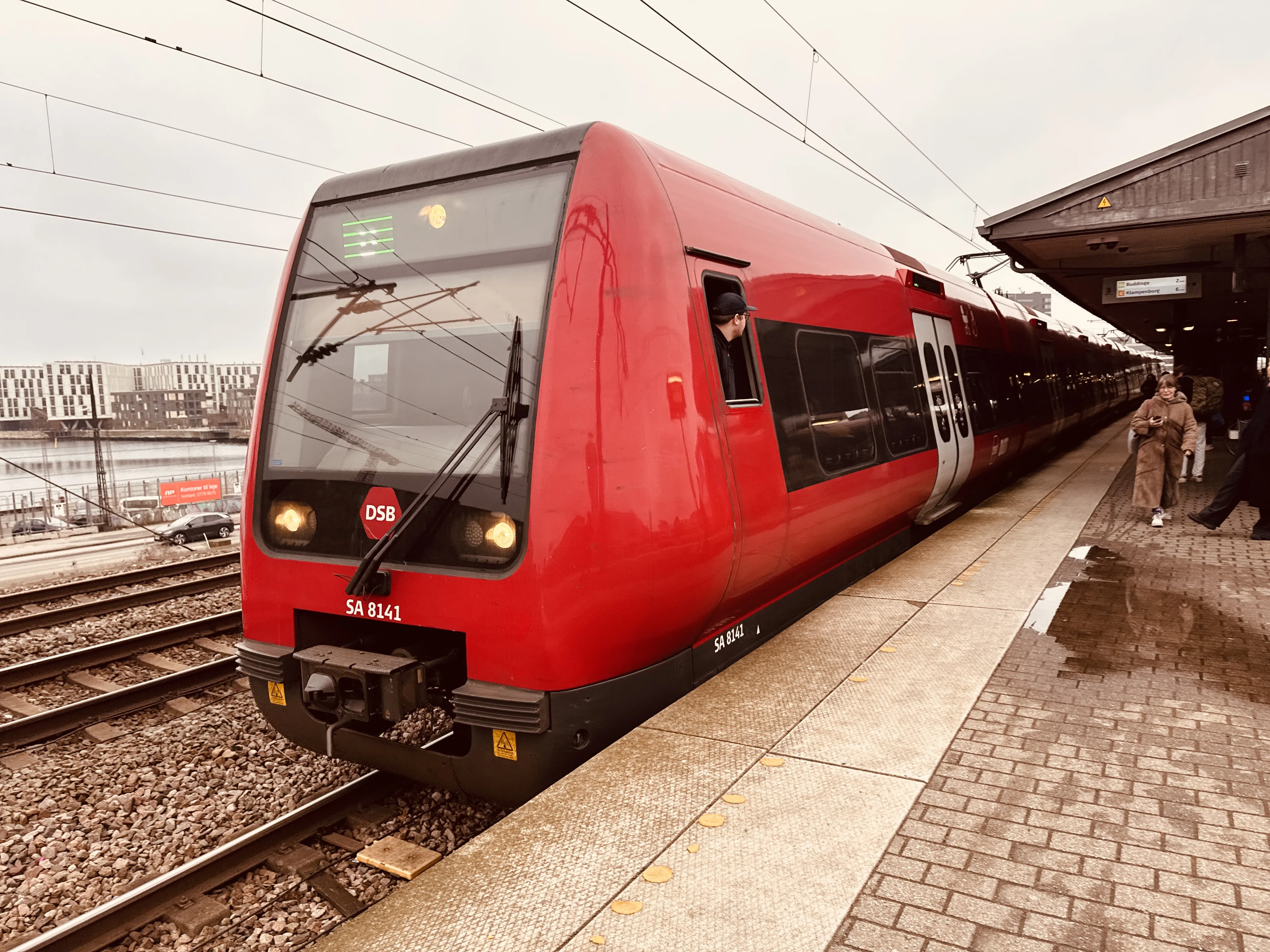 Billede af DSB SA 8141 fotograferet ud for Nordhavn S-togstrinbræt.