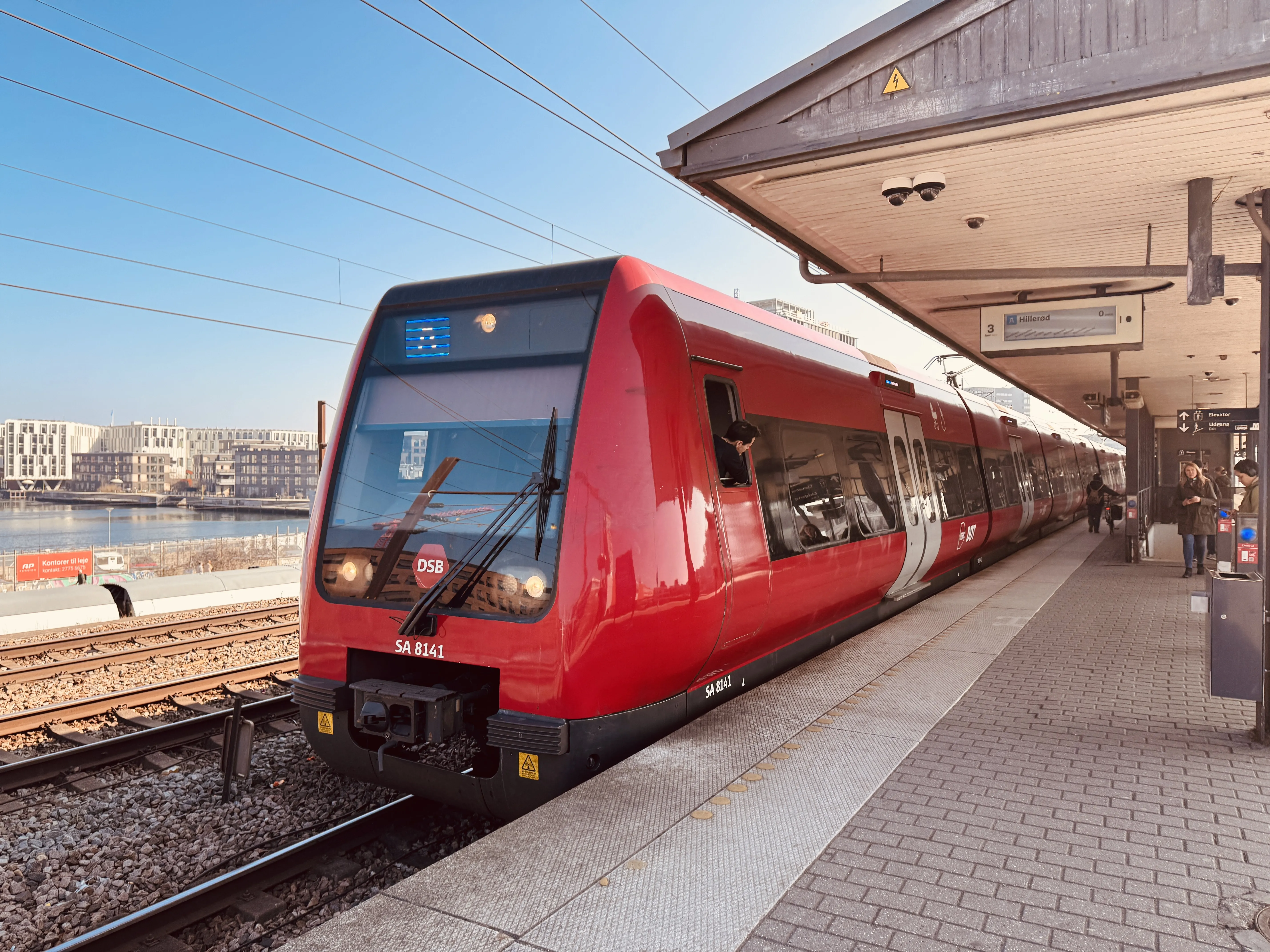 Billede af DSB SA 8141 fotograferet ud for Nordhavn S-togstrinbræt.