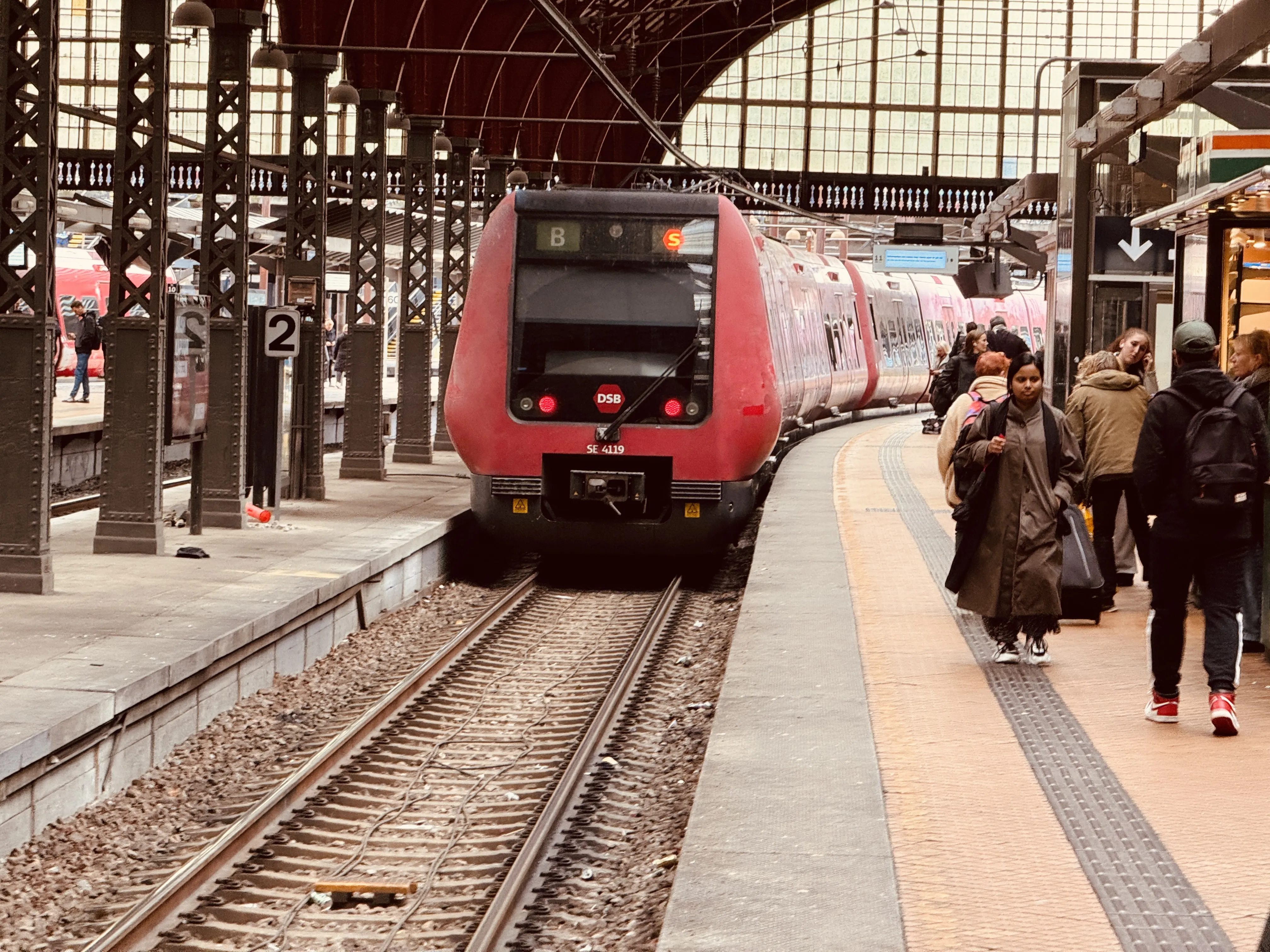Billede af DSB SE 4119 fotograferet ud for København Hovedbanegård.