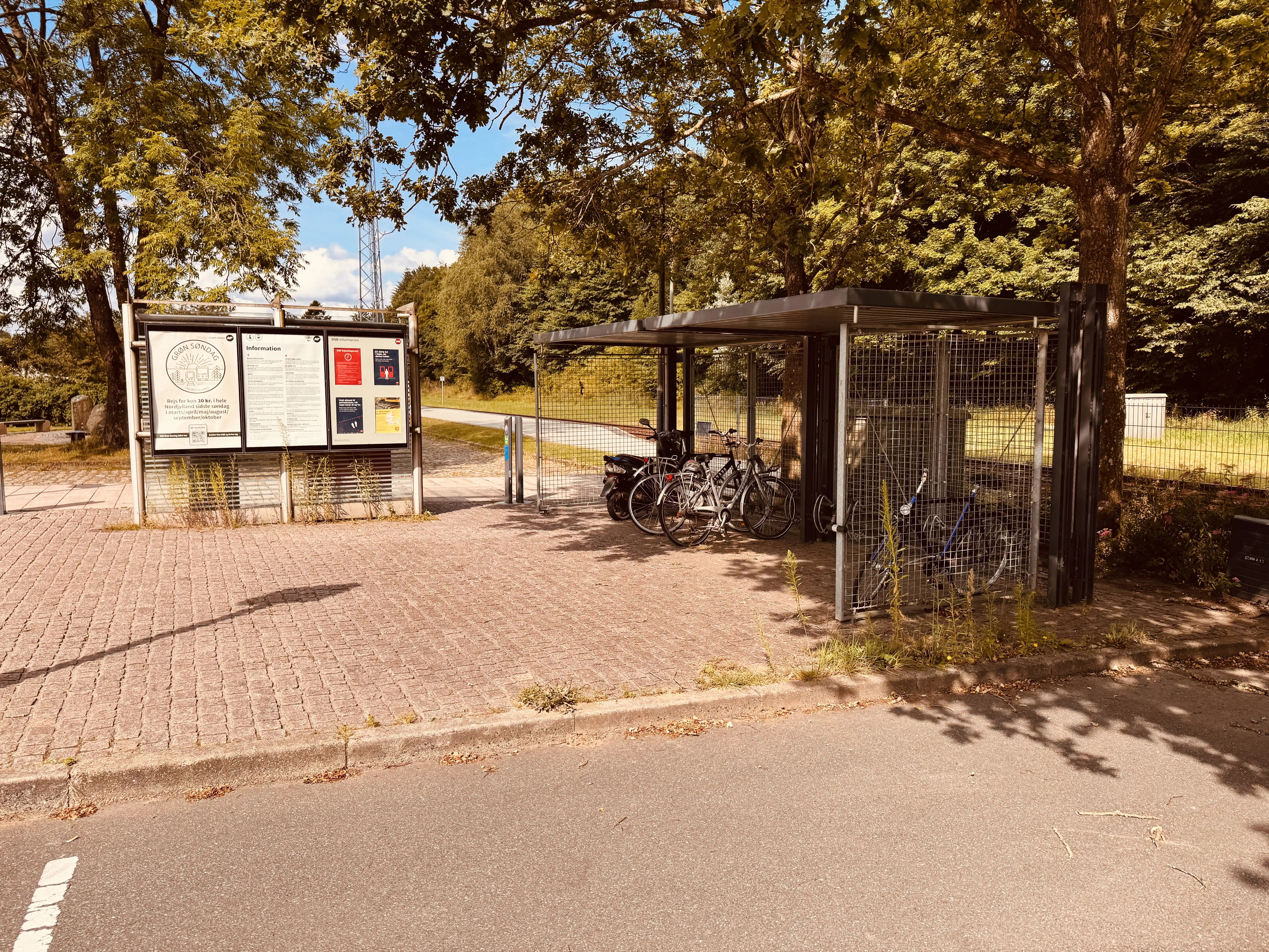 Billede af Tolne Trinbræt. Billede af Tolne Trinbræt.