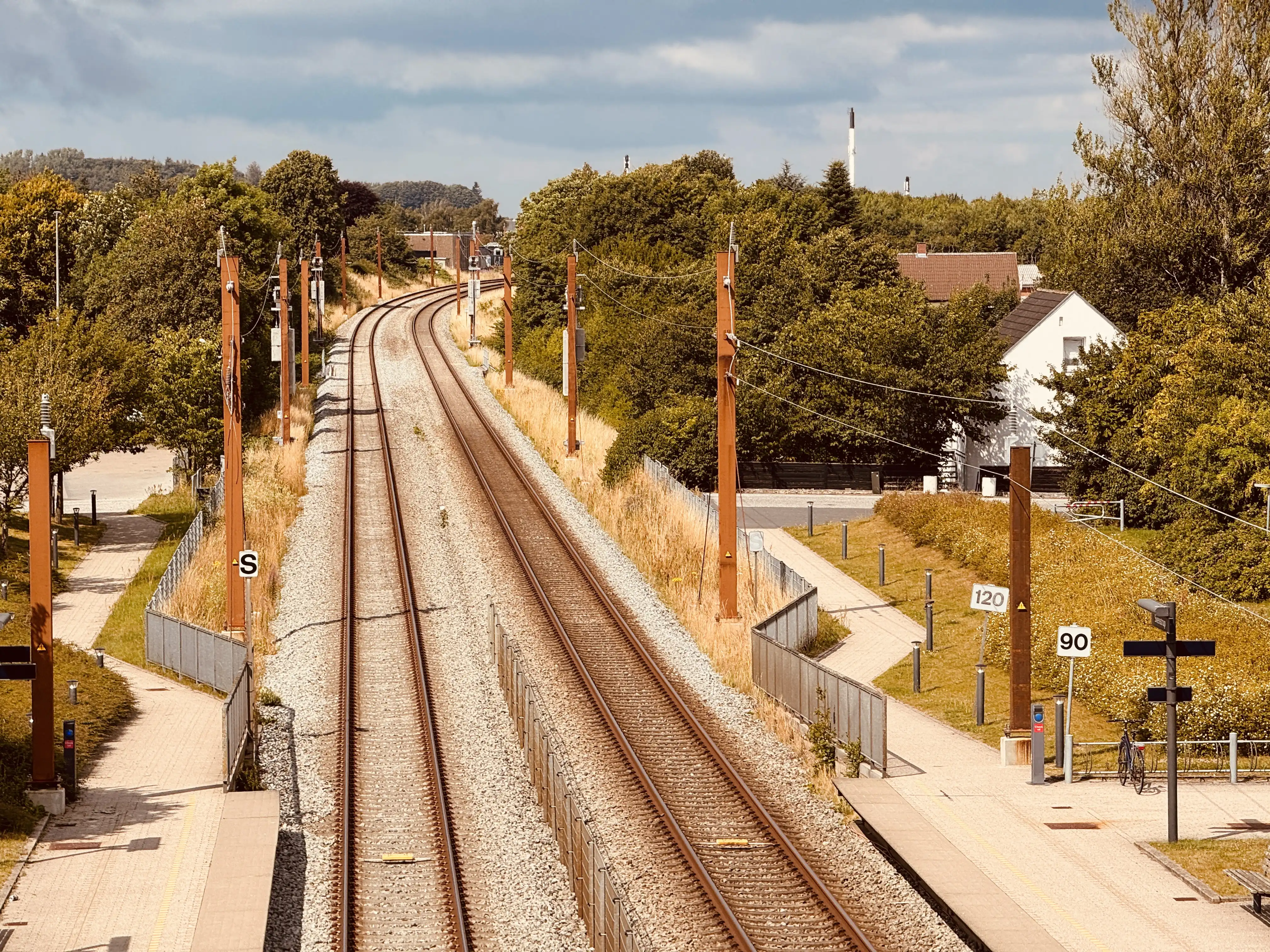 Billede af Svenstrup (Jylland) Station - Station er nedrevet, men Svenstrup (Jylland) Station har ligget her til højre i midten i billedet. Billede af Svenstrup (Jylland) Station - Station er nedrevet, men Svenstrup (Jylland) Station har ligget her til højre i midten i billedet.