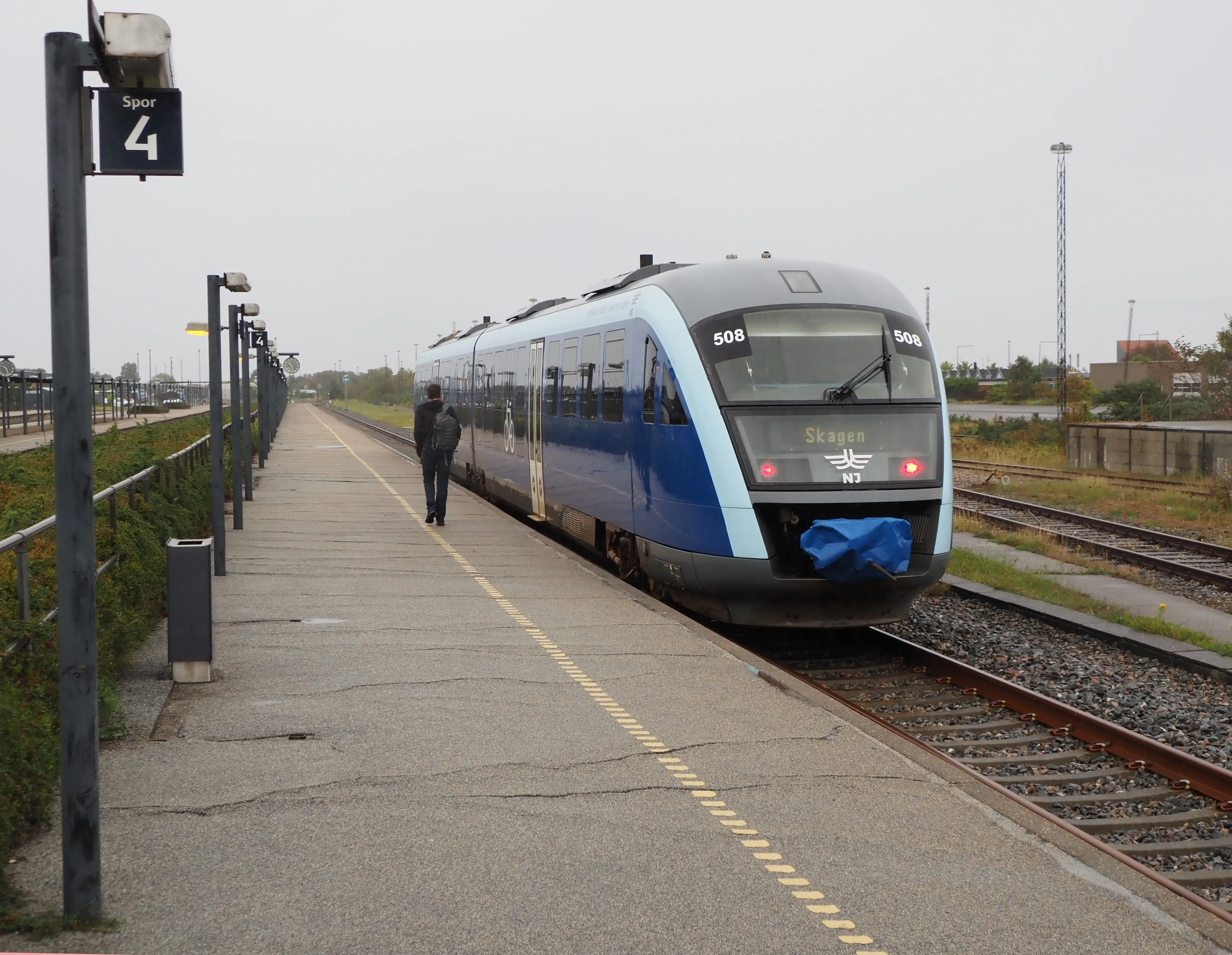Billede af NJJ DM 508, tidligere HHGB DM 101-201 fotograferet ud for Frederikshavn Station, spor 4. Billede af NJJ DM 508, tidligere HHGB DM 101-201 fotograferet ud for Frederikshavn Station, spor 4.