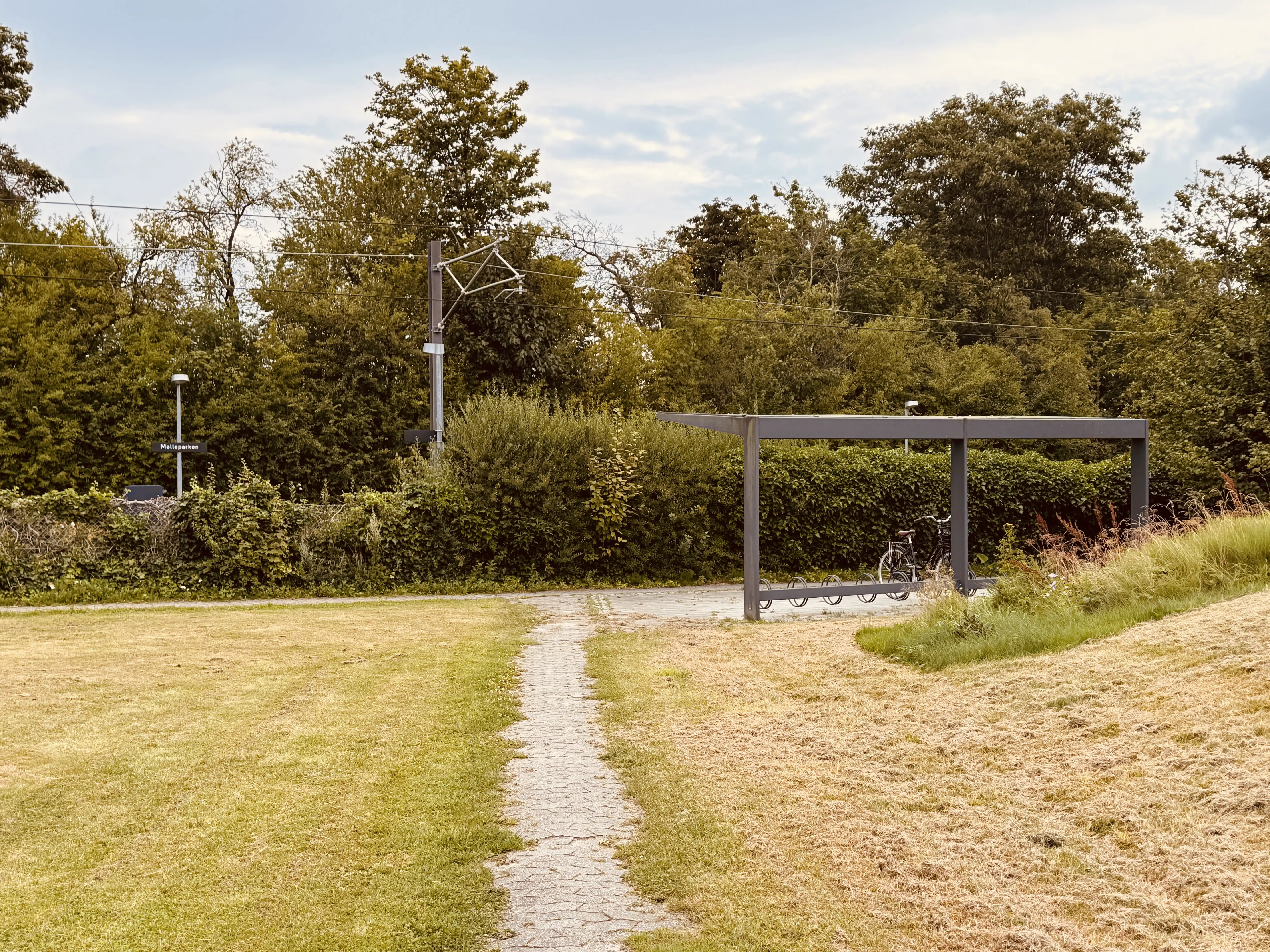 Billede af Mølleparken Letbanestation. Billede af Mølleparken Letbanestation.