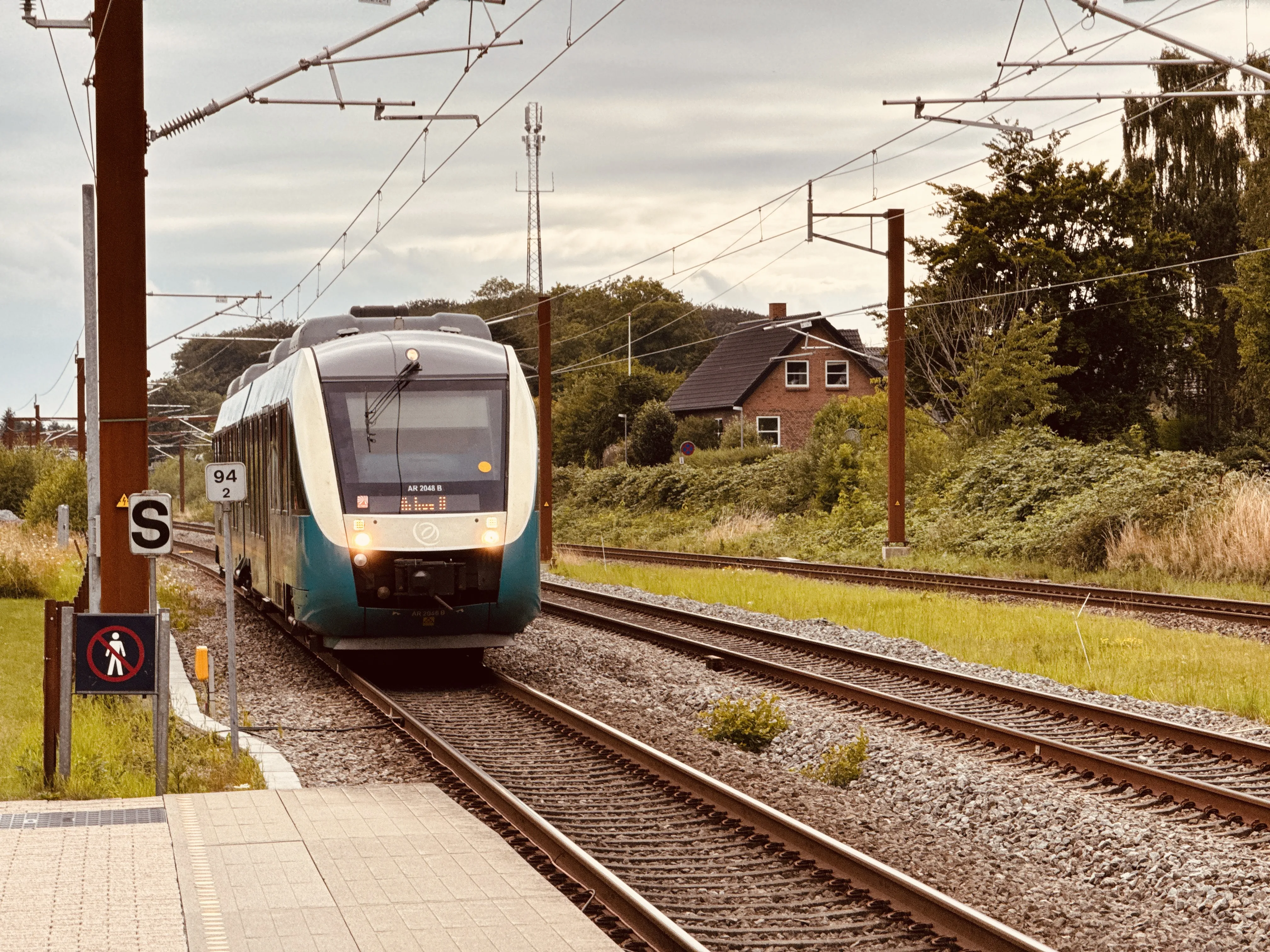 Billede af GoCollective AR 2048, tidligere ARRIVA AR 2048 fotograferet ud for Hørning Trinbræt.