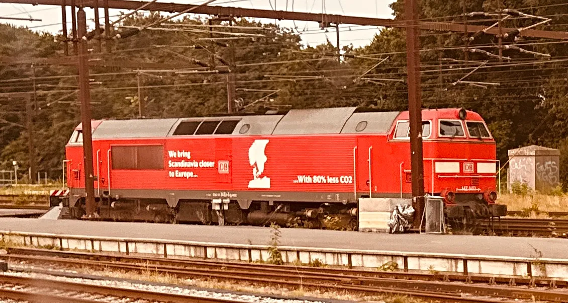 Billede af DBCSC MZ 1453, tidligere DSB MZ 1453 fotograferet ud for Fredericia Station.