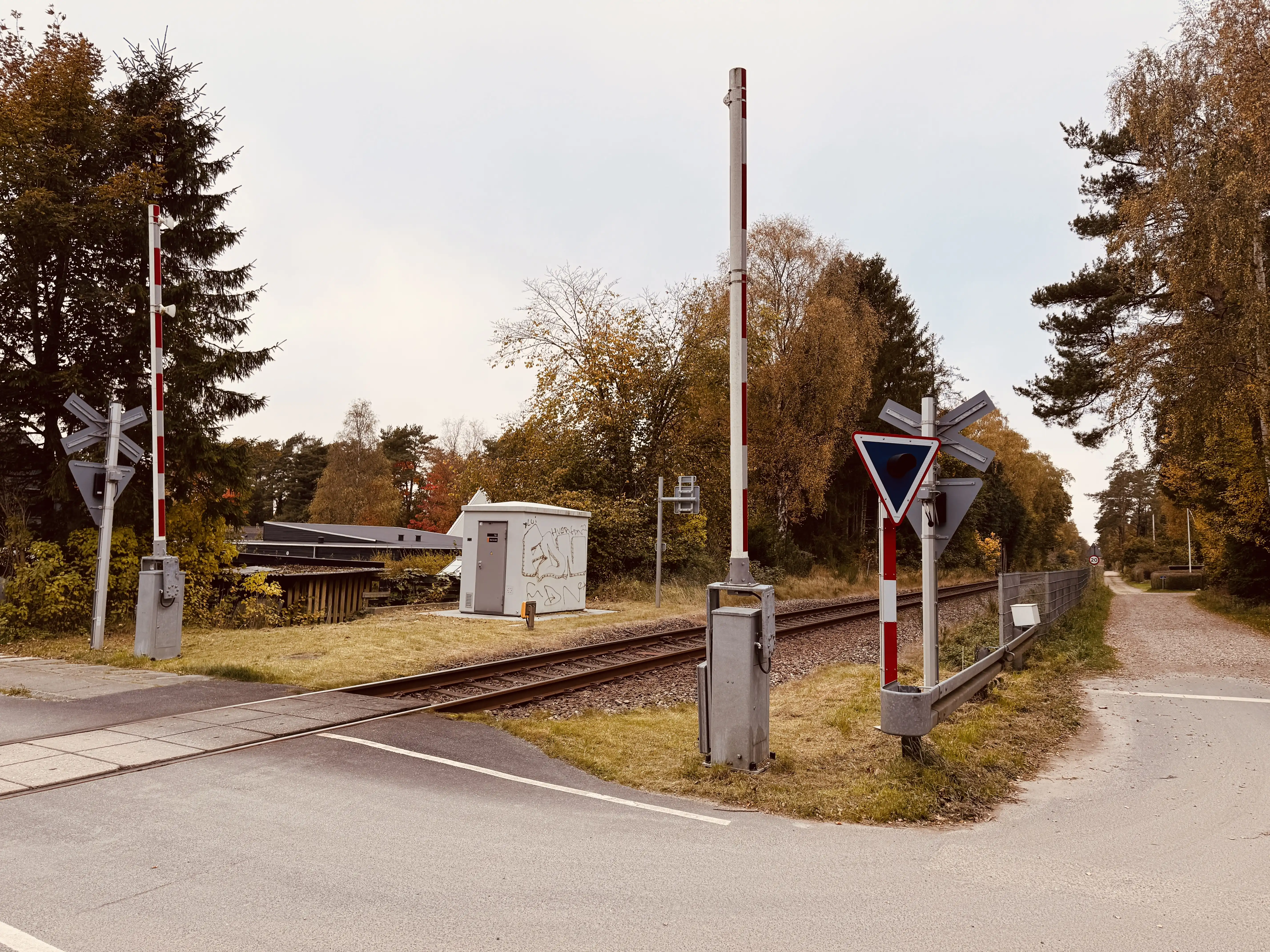 Billede af Sejs Trinbræt - Trinbræt er nedrevet, men Sejs Trinbræt har ligget her. Billede af Sejs Trinbræt - Trinbræt er nedrevet, men Sejs Trinbræt har ligget her.