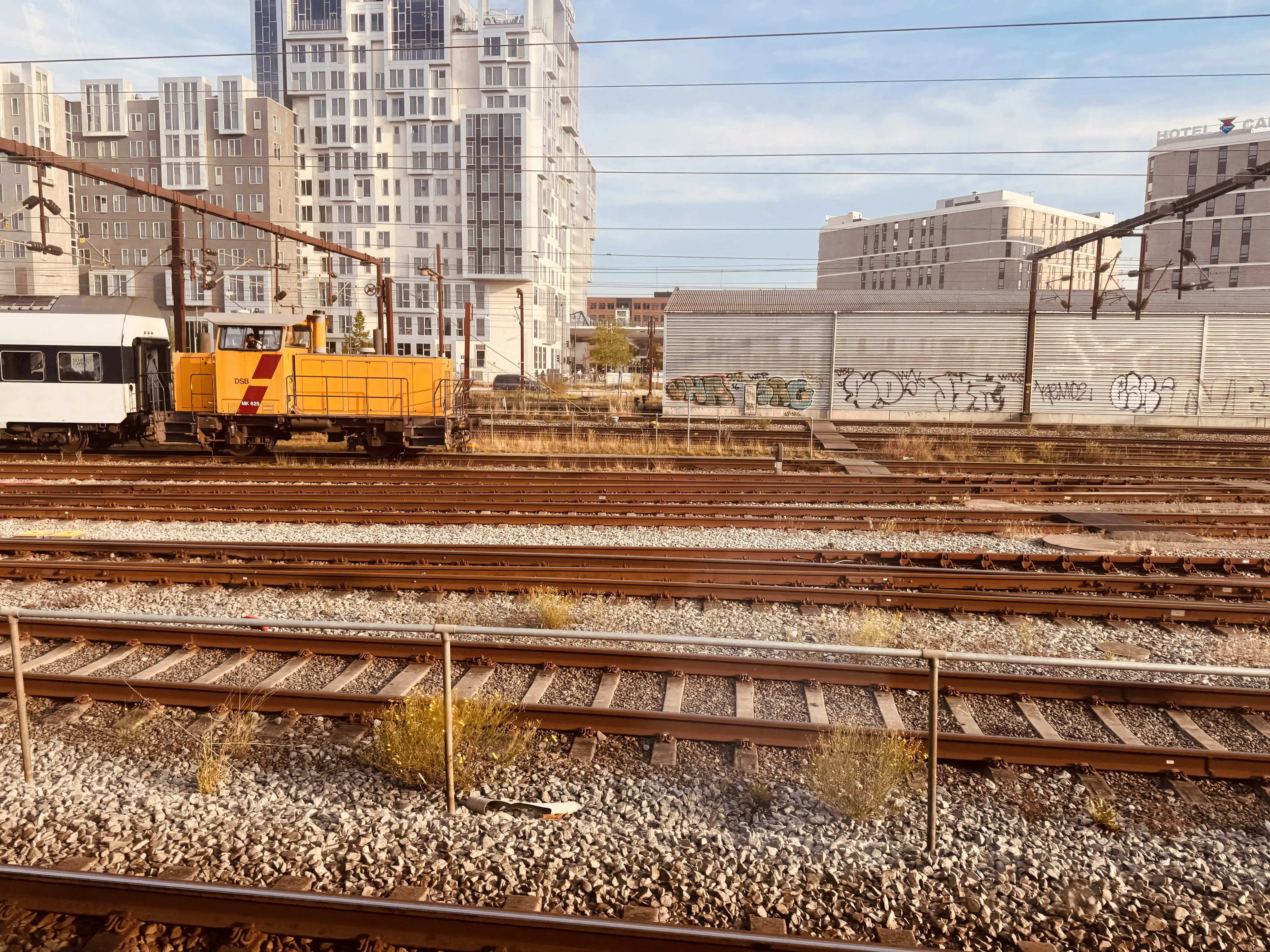 Billede af DSB MK 625 fotograferet ud for København Hovedbanegård. Billede af DSB MK 625 fotograferet ud for København Hovedbanegård.