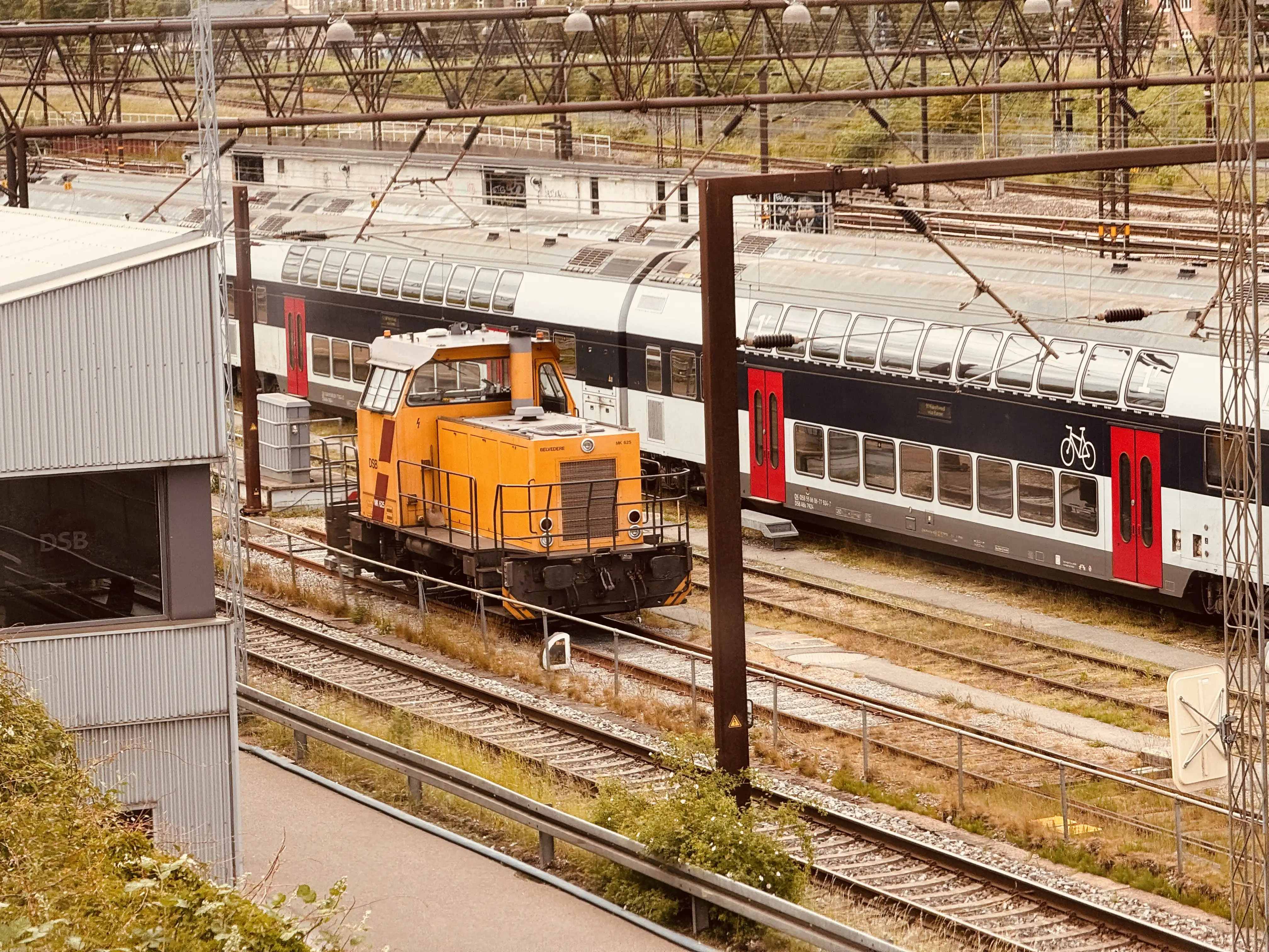Billede af DSB MK 625 fotograferet ud for København Hovedbanegård. Billede af DSB MK 625 fotograferet ud for København Hovedbanegård.