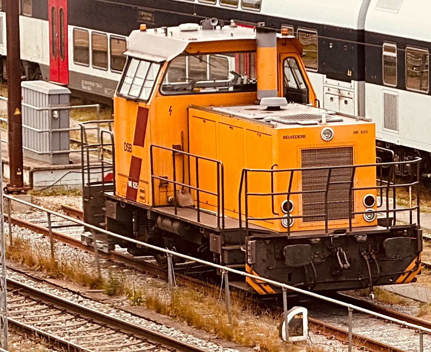 Billede af DSB MK 625 fotograferet ud for Belvedere, København.
